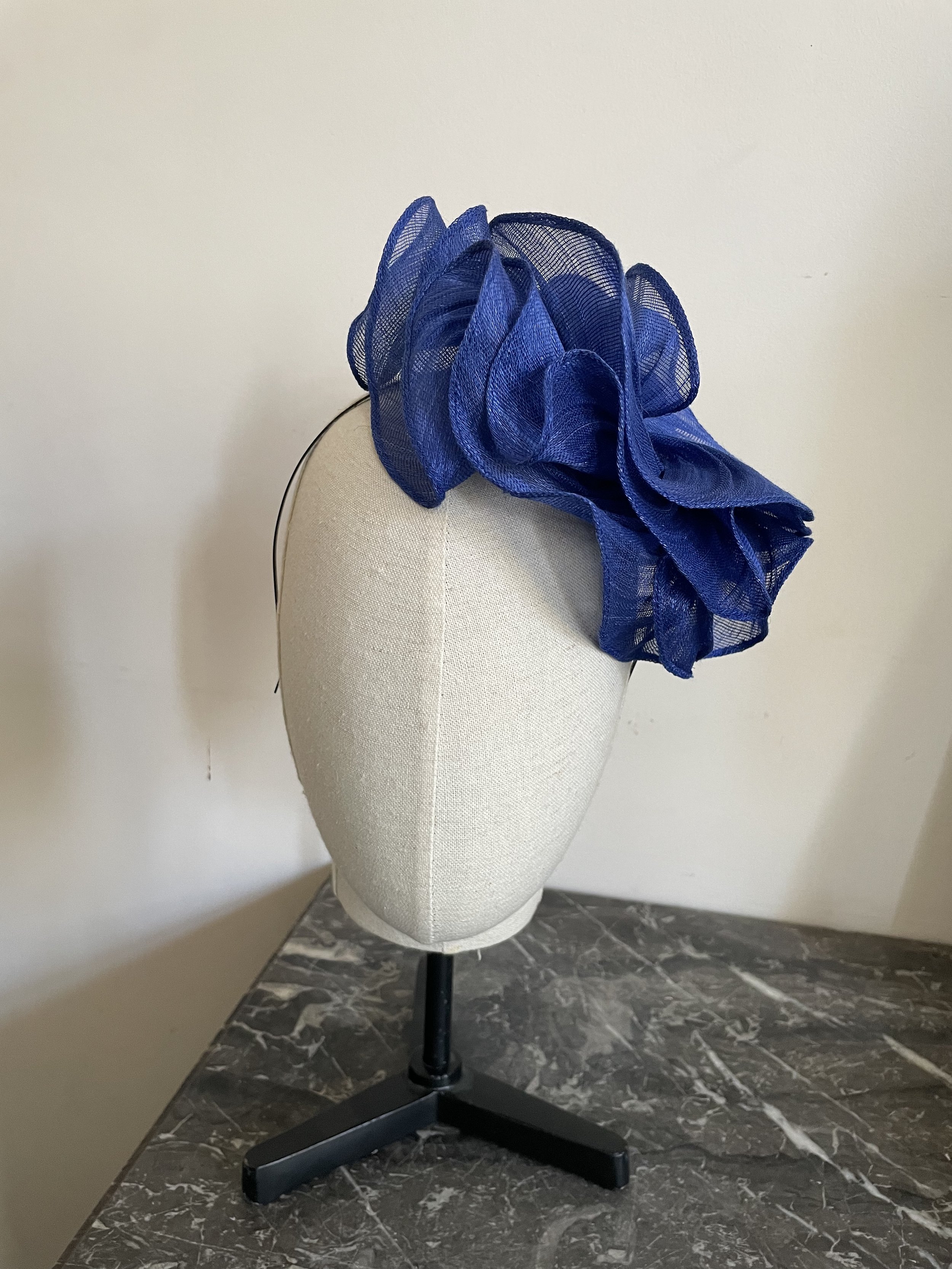 Chapeau Rosalie bleu roi