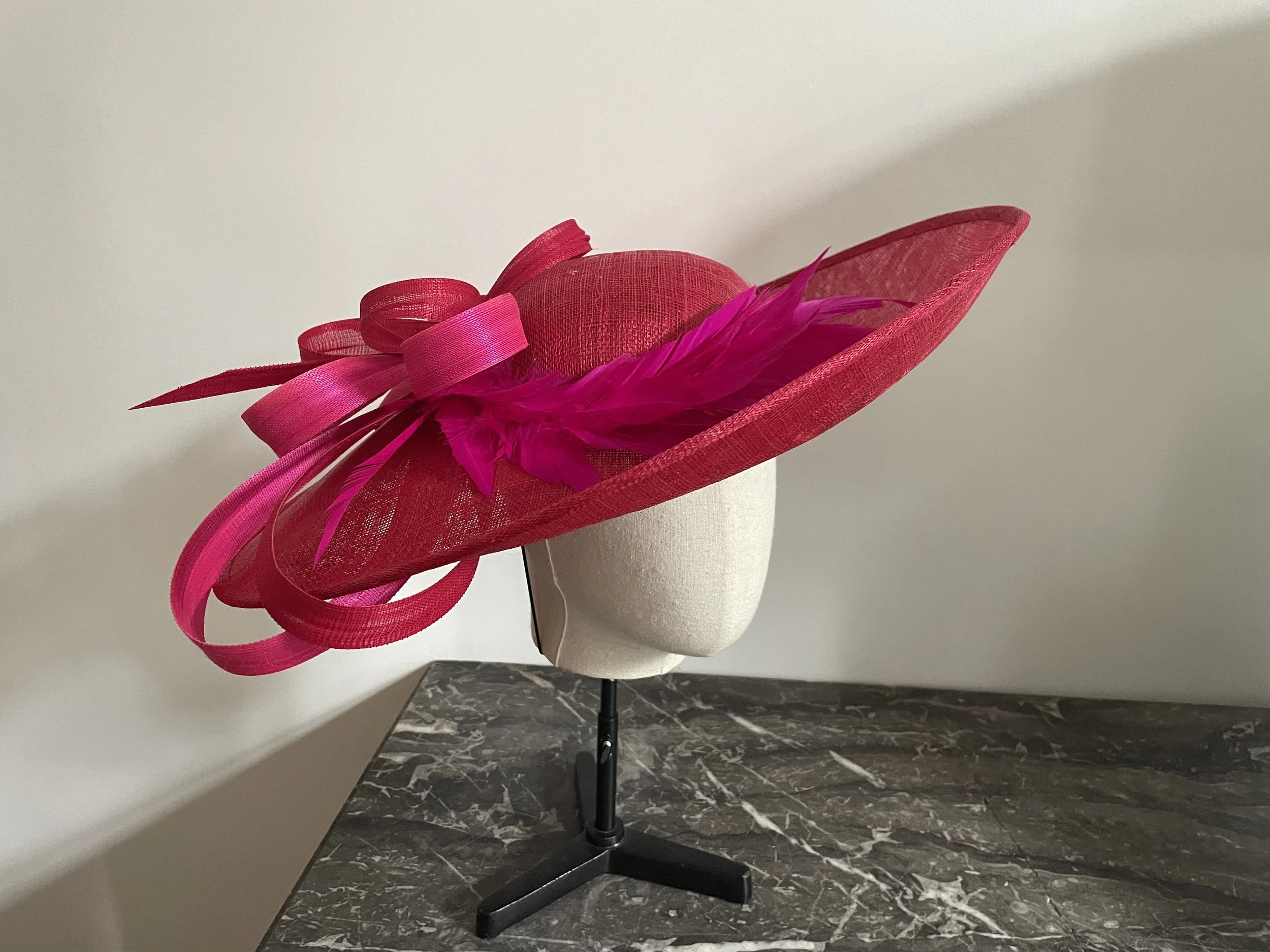 Chapeau Carmen rouge et rose