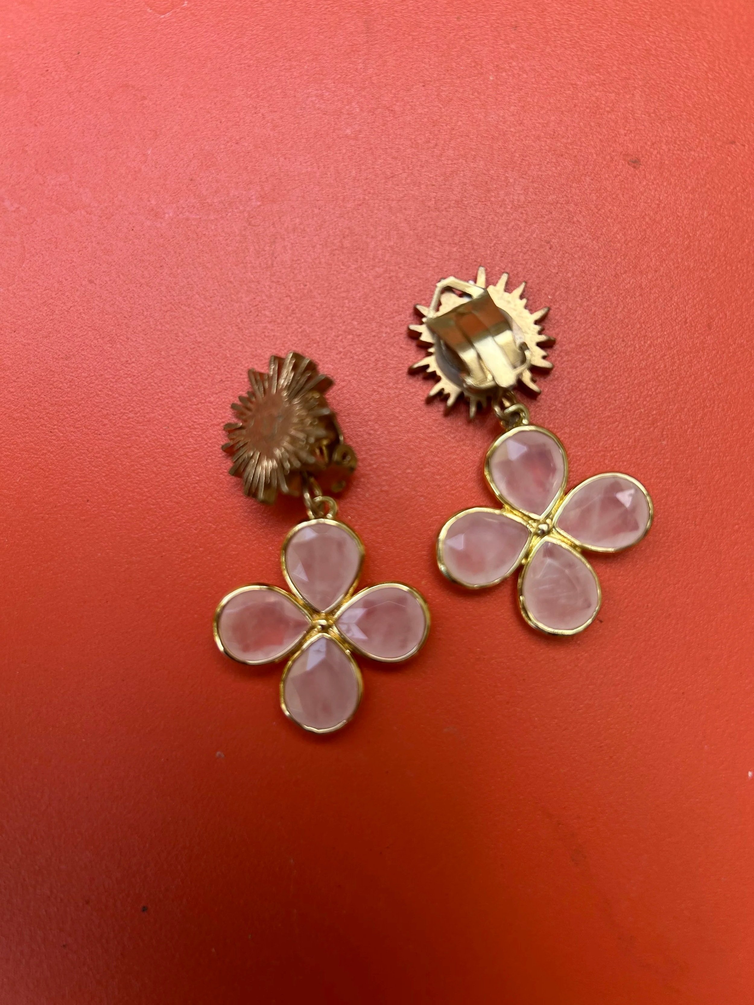 Clips fleurs en pierre fine