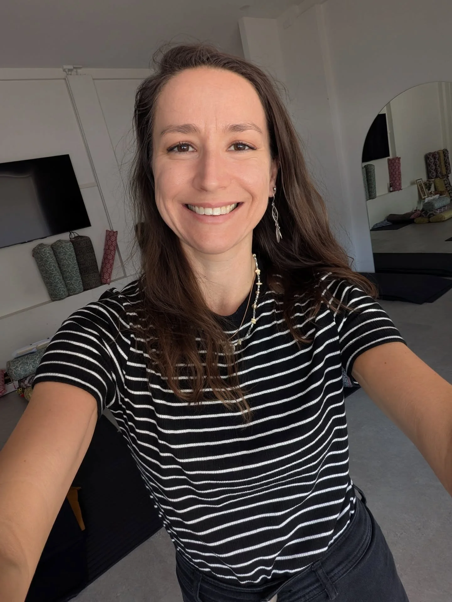 Recover from the heat this Sunday 8th March 10:30am  in our feminine womb cave 🖤

West Leederville ❣️

Learn 3 practices to awaken and nourish your pelvis and womb, and your feminine somatic abode.

Receive your own body oracular wisdom through an i