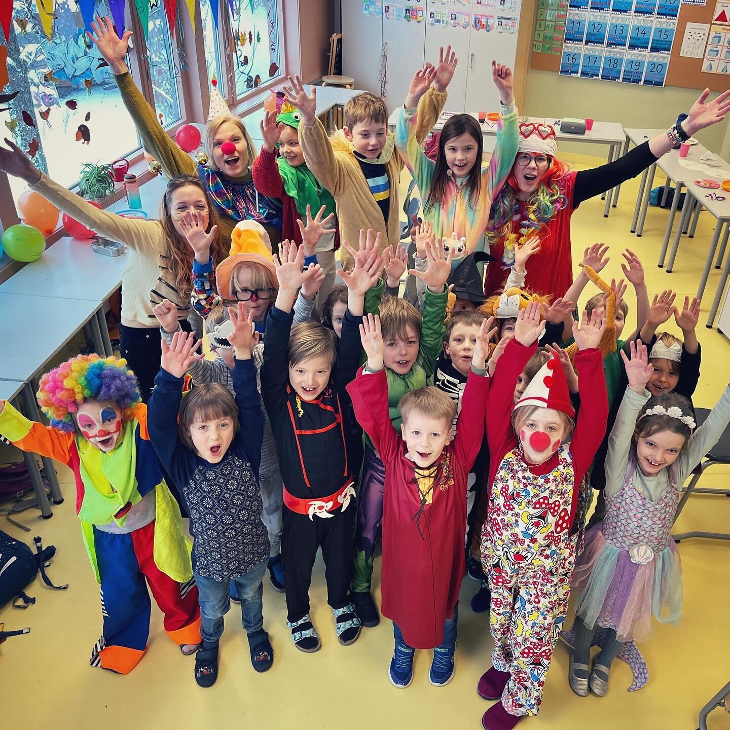 🥳Unterricht? Diesmal nicht! Heute war Faschingsparty in der Grundschule - Was f&uuml;r ein Fest!! 🎈🎉🤣 Ingen undervisning i dag! Vi har hatt karnevalsfest p&aring; barneskolen i dag. For en fest!! 🪄🐽🐯
#barneskolen #Faschingsfest #GrundschulKarn