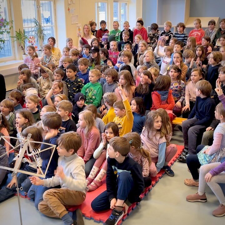 🌷Mit dem Fr&uuml;hlingskonzert unserer Grundschule verabschieden wir uns in die Osterferien.😃 Frohe Ostern allen miteinander!!! 🐰🐣Vi avslutter med en gledelig v&aring;rkonsert. 🥳 God p&aring;skeferie!! ☀️😎 #donoso #schulkonzert #ferien #ferie #