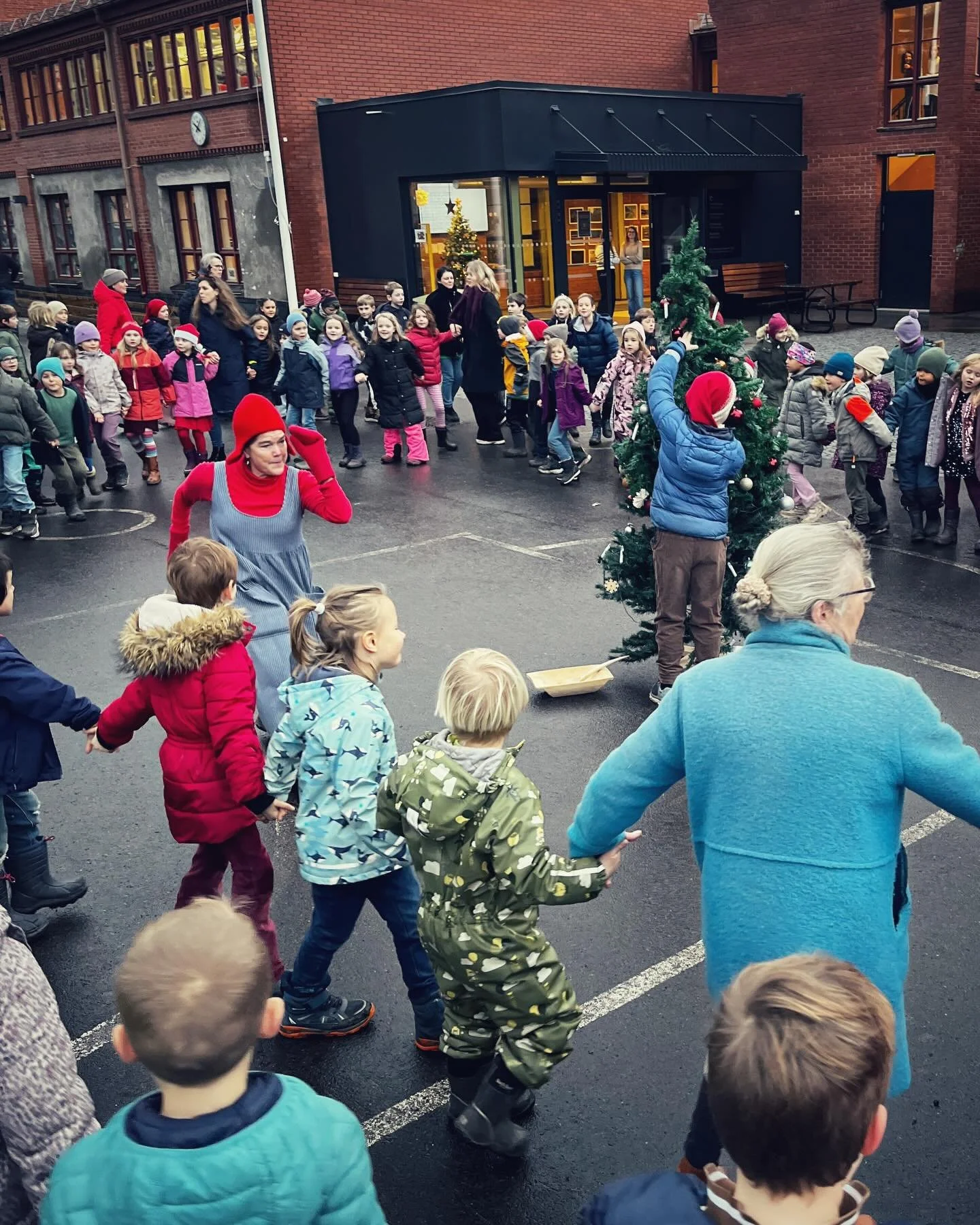 🎄Sch&ouml;ne Weihnachtsferien!! 🧑&zwj;🎄 God jul alle sammen! ❤️🎅🏻 #denoso #weihnachten #weihnachtsferien #juletre #jul