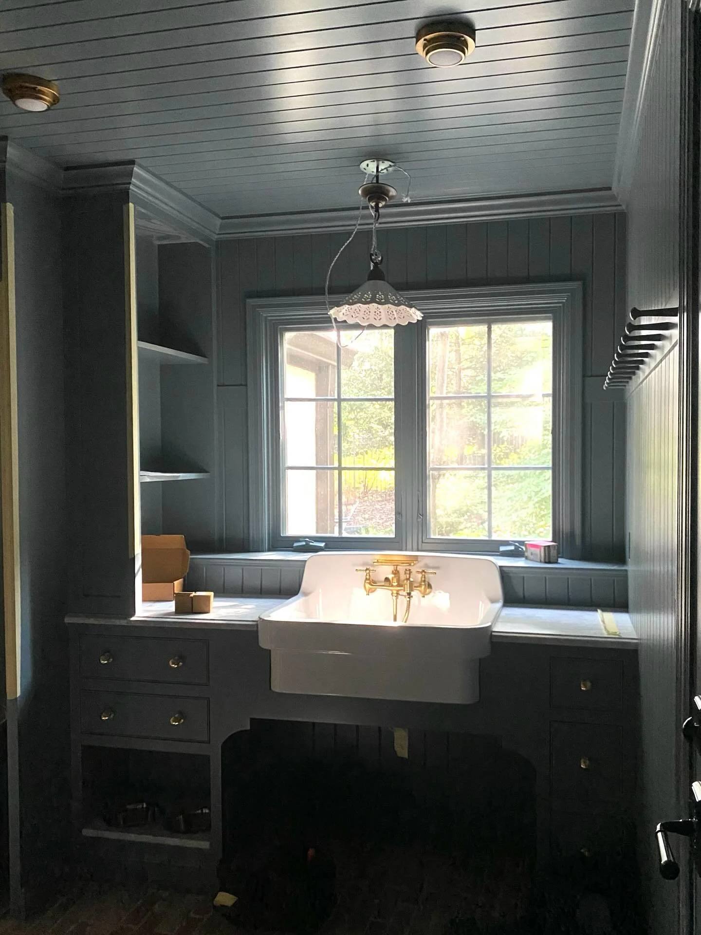 Our #OhoClassicTraditional project is just over a month from install day! 

For Oho that means things are getting very, very real with a flutter of final details like wallpaper, window treatment installs, construction punch lists and decor &amp; acce