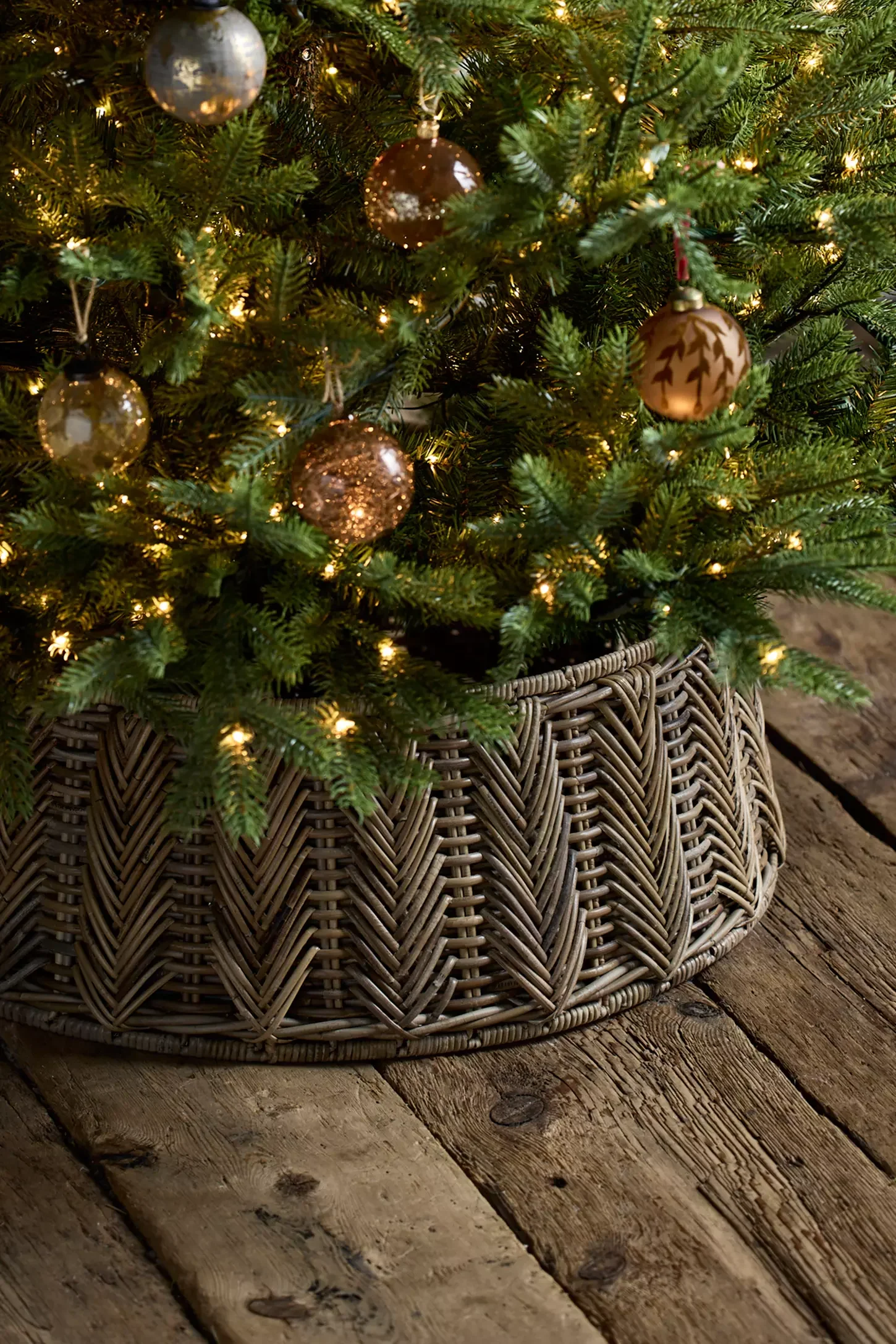 Leafy Rattan Hinged Tree Collar