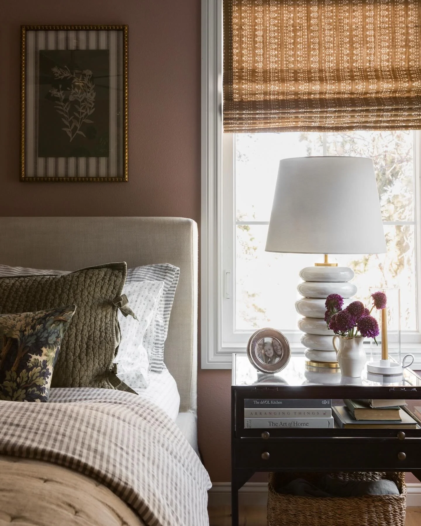 Yes, our #OhoCarraigeHouse bedroom is painted in Farrow &amp; Ball&rsquo;s Sulking Room Pink. As the @betterhomesandgardens Small Spaces article said, &ldquo;The soft pink balances more traditional furnishings like the black bedside tables (note the 
