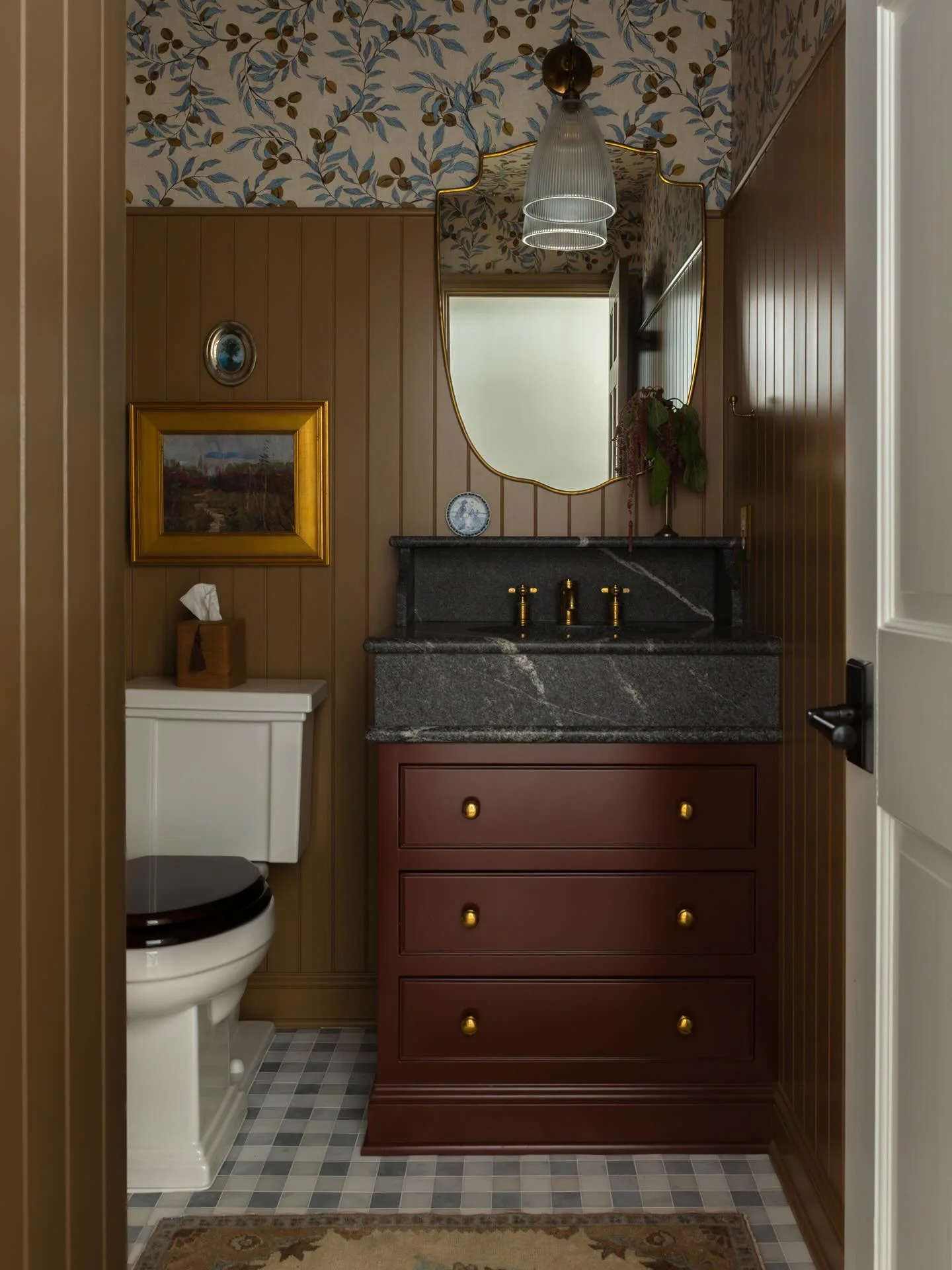 And finally&hellip; a moment for the powder room at #OhoClassicTraditional! This bathroom is located right off the kitchen and throughout the day, is the most used in the house, so we knew we had to make it special.&nbsp;

We brought in tongue-and-gr
