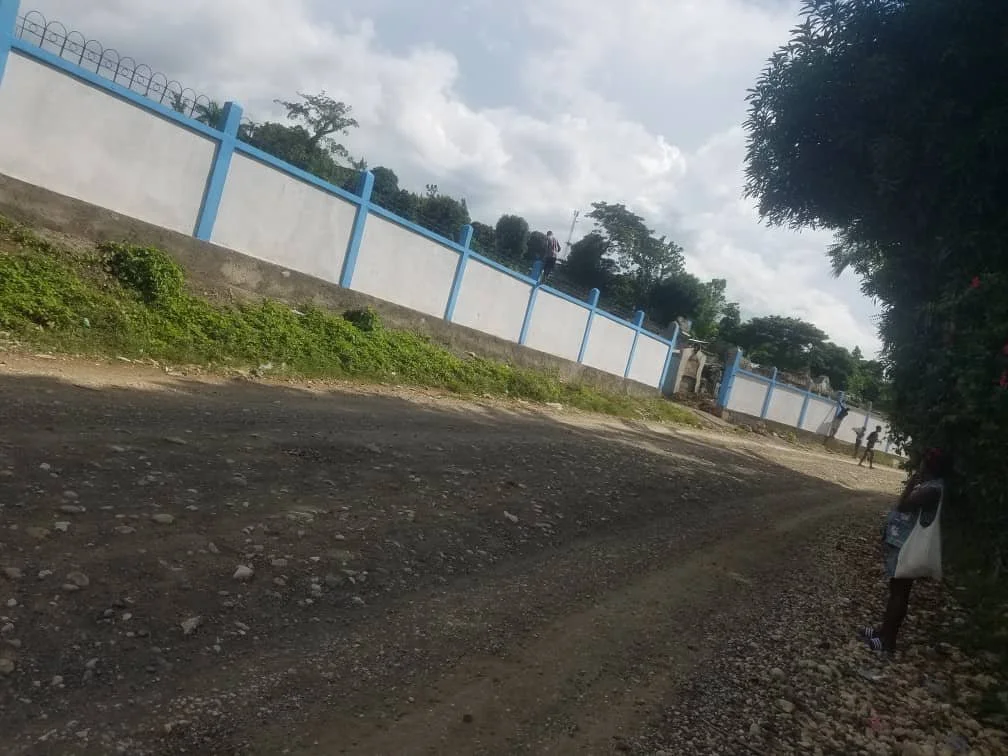The new cemetery wall, rebuilt by Marfranc Foundation.