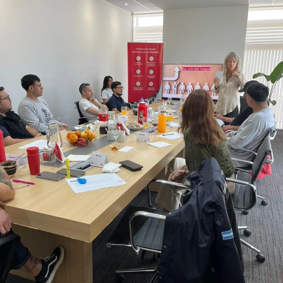 El mejor liderazgo no se lee, se entrena 💪
Con mucha satisfacci&oacute;n  finalizamos el programa de Desarrollo de L&iacute;deres de @pedrolga.sa  con un equipo que lo di&oacute; todo! 
A trav&eacute;s de un recorrido de varios mesas, entrenamos hab