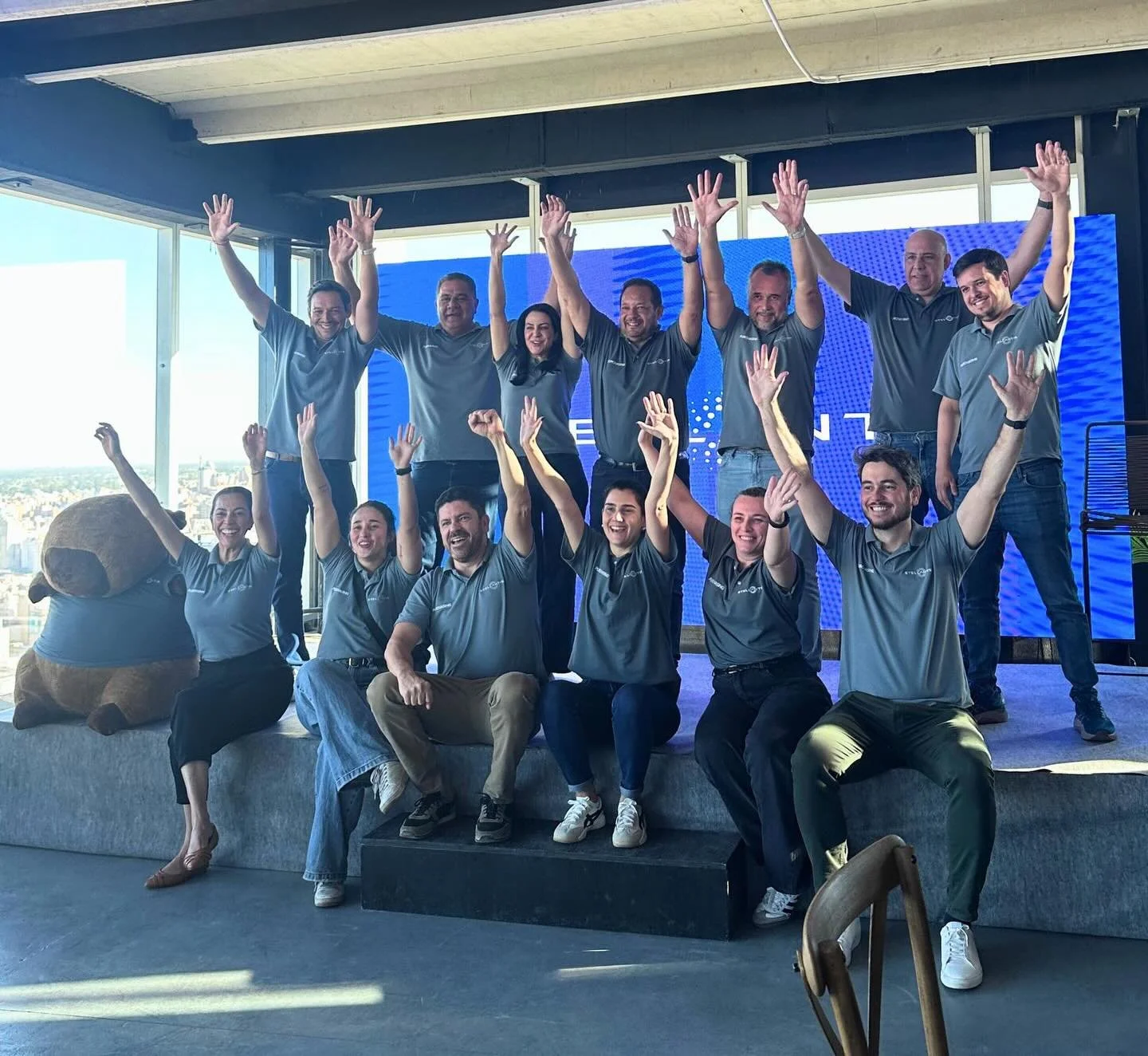 Un a&ntilde;o m&aacute;s acompa&ntilde;amos a @stellantis en sus eventos de cierre de a&ntilde;o. En esta oportunidad participamos y facilitamos actividades en el Team Building del equipo de Compras, con integrantes locales, de Chile y Brasil. 
Excel