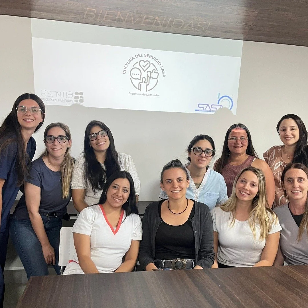 Estamos felices de celebrar la finalizaci&oacute;n delPrograma: "Cultura del servicio SASA" para este incre&iacute;ble grupo de l&iacute;deres de la empresa.

En este viaje, elevamos el est&aacute;ndar:

-Comunicaci&oacute;n Efectiva: De me