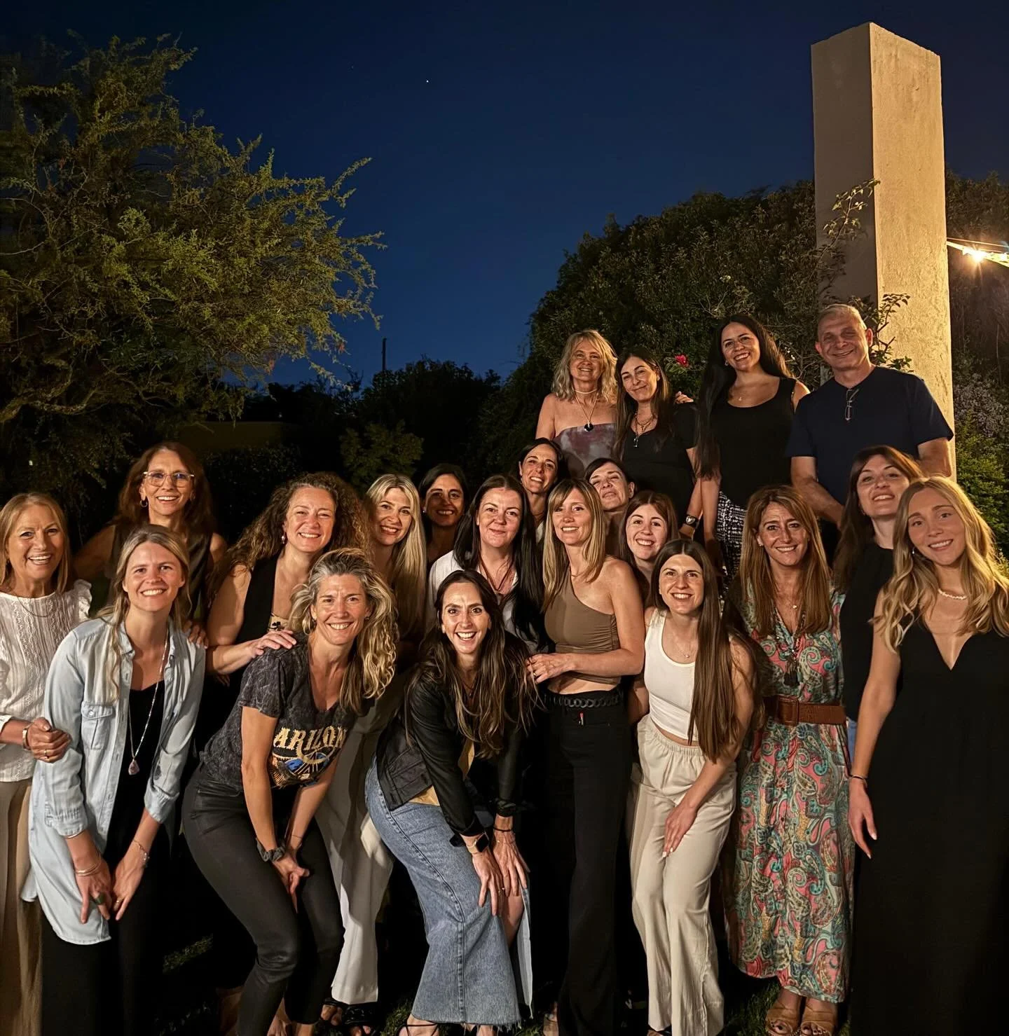 &iexcl;As&iacute; cerramos un a&ntilde;o espectacular en ESENTIA RH! 🚀
&iquest;Qu&eacute; mejor manera de terminar este a&ntilde;o que celebrando la fuerza y el esp&iacute;ritu de nuestro equipo? 💪✨ 

Nos detuvimos un momento para mirar atr&aacute;