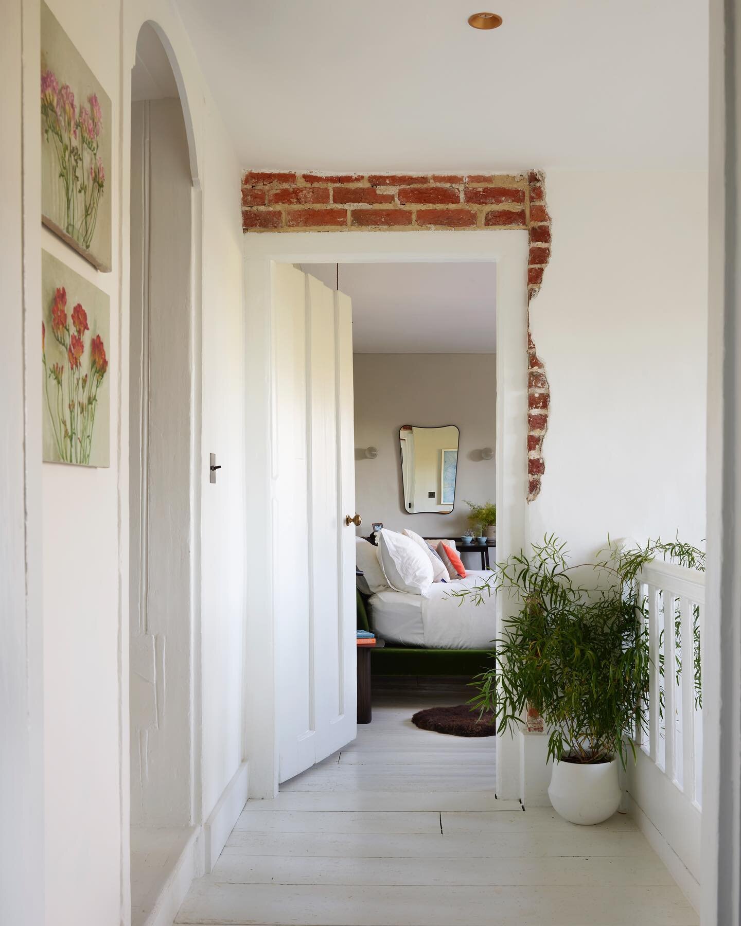 History revealing itself in a single moment. Preserving the traditional character of old buildings is always prioritised in our designs. Exposed brickwork juxtaposed against new plaster adds charm and texture to our Cottage project in Hambleden.

#st