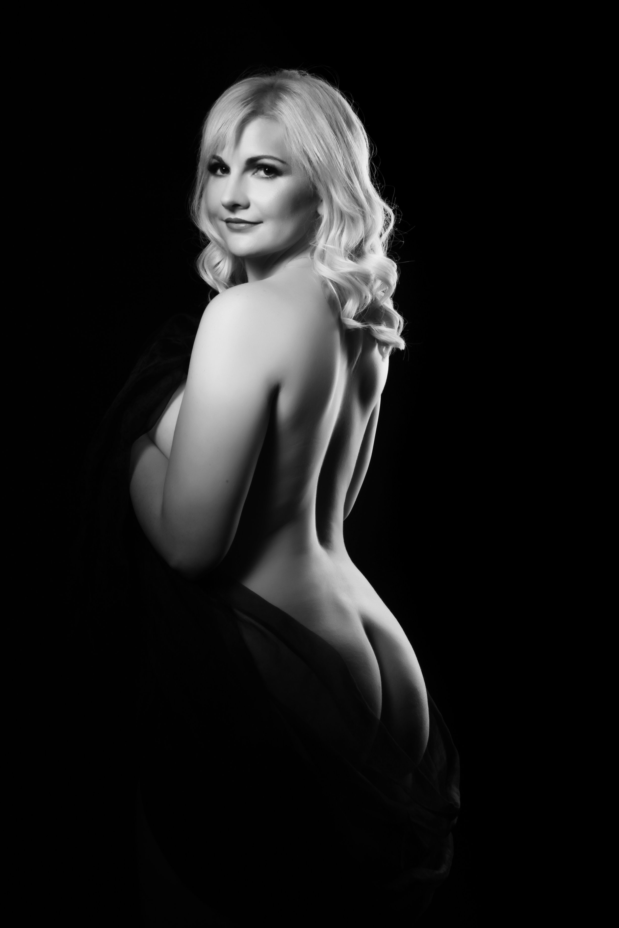 gorgeous nude photoshoot in boudoir photogrphy studio manchester.jpg