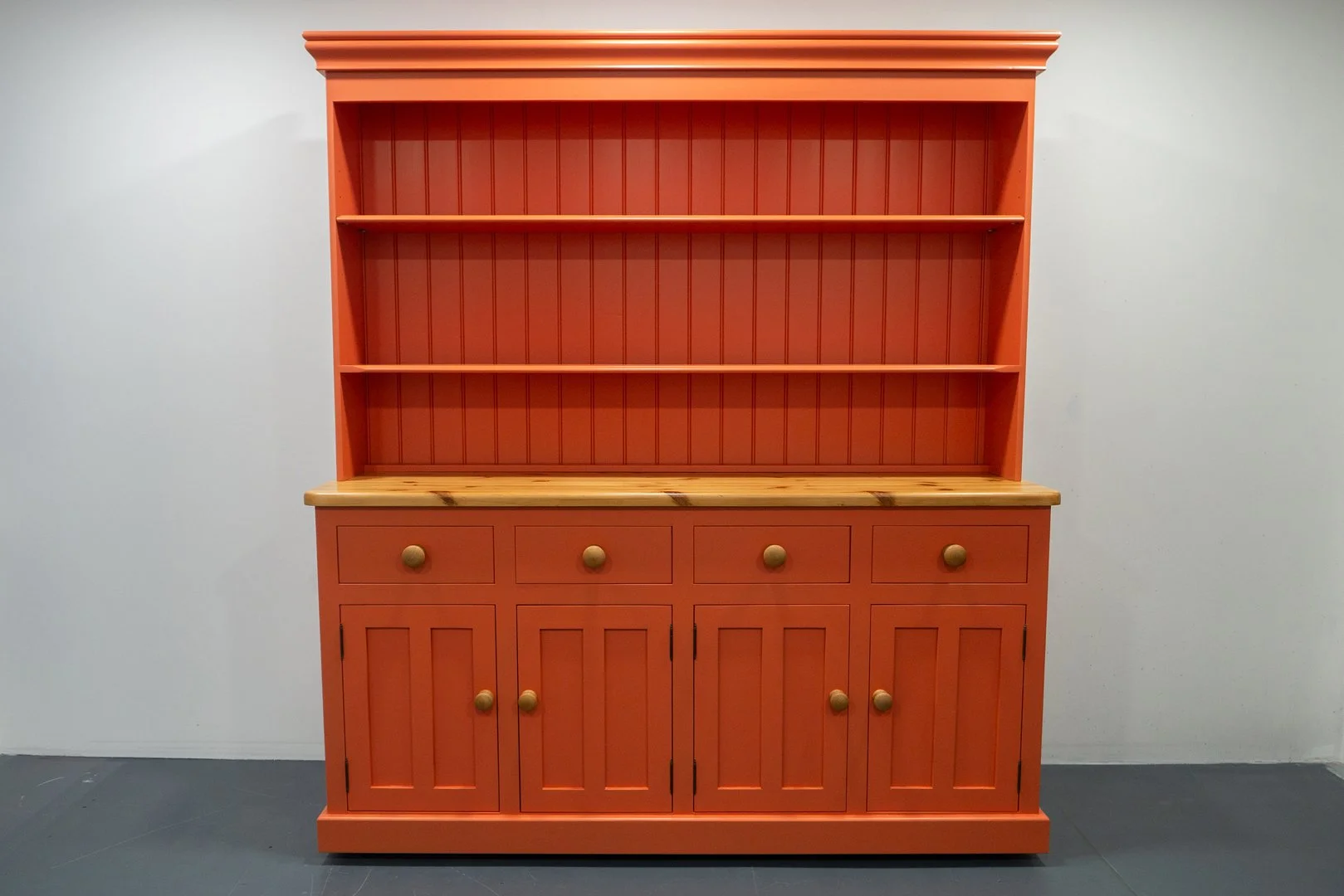 Glossworks-Pine-Furniture-Spray-Charlottes-Lock-001.jpg