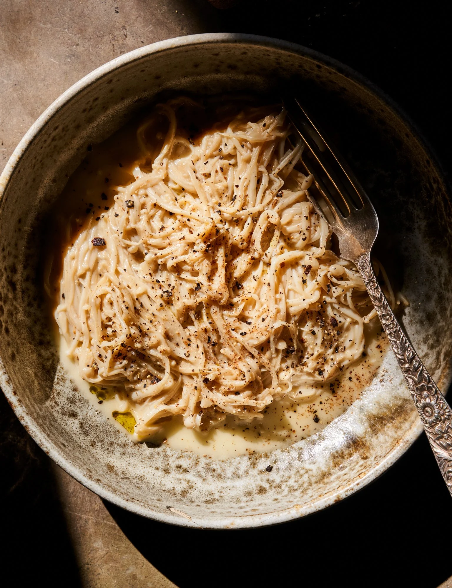 210612_COOKING_WITH_MUSHROOMS_CRACKED_BLACK_PEPPER_ENOKI_ALFREDO_113.jpg
