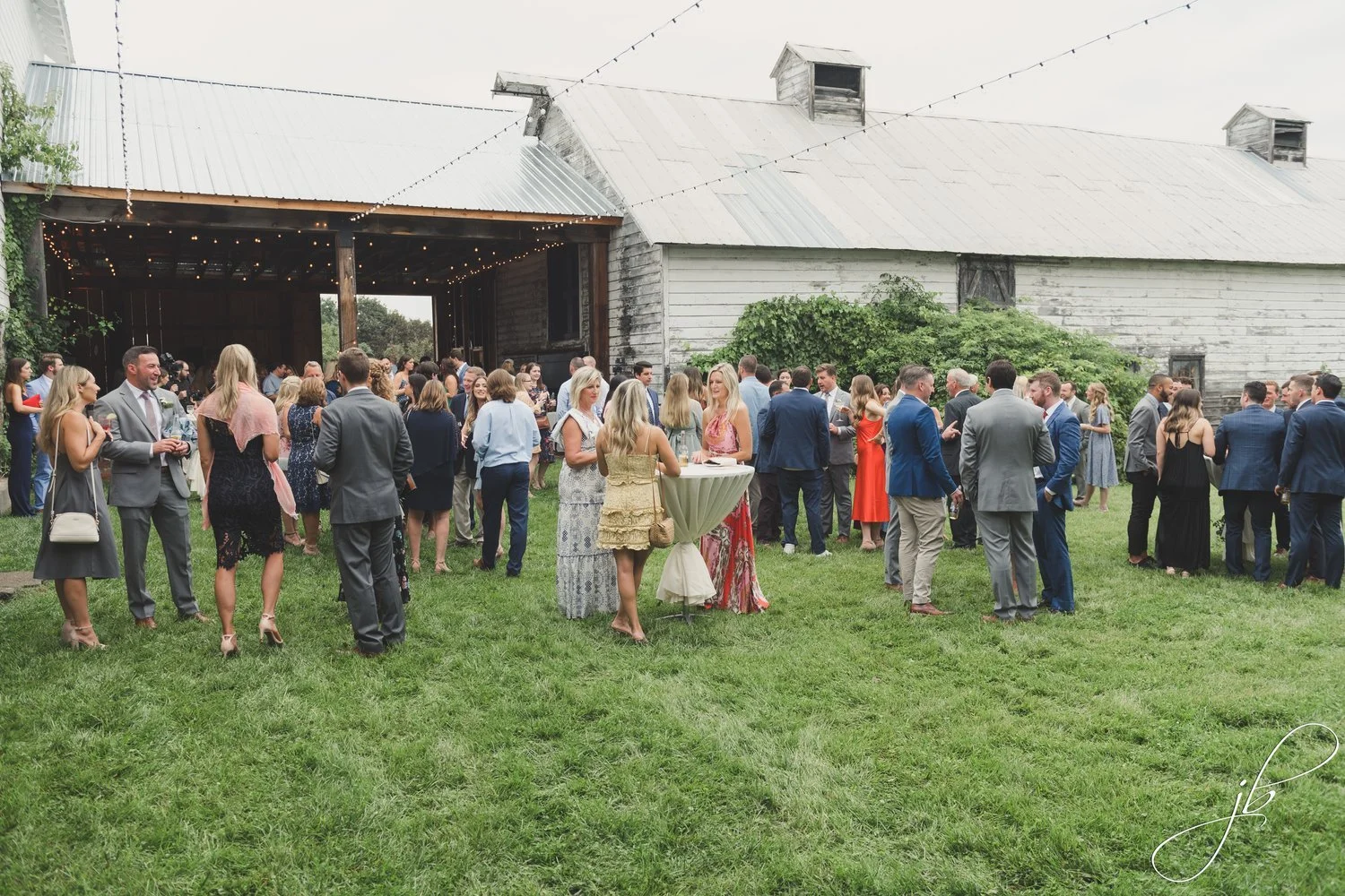 Buckley Farms Outdoor Cocktail Hour by 2Shea Catering
