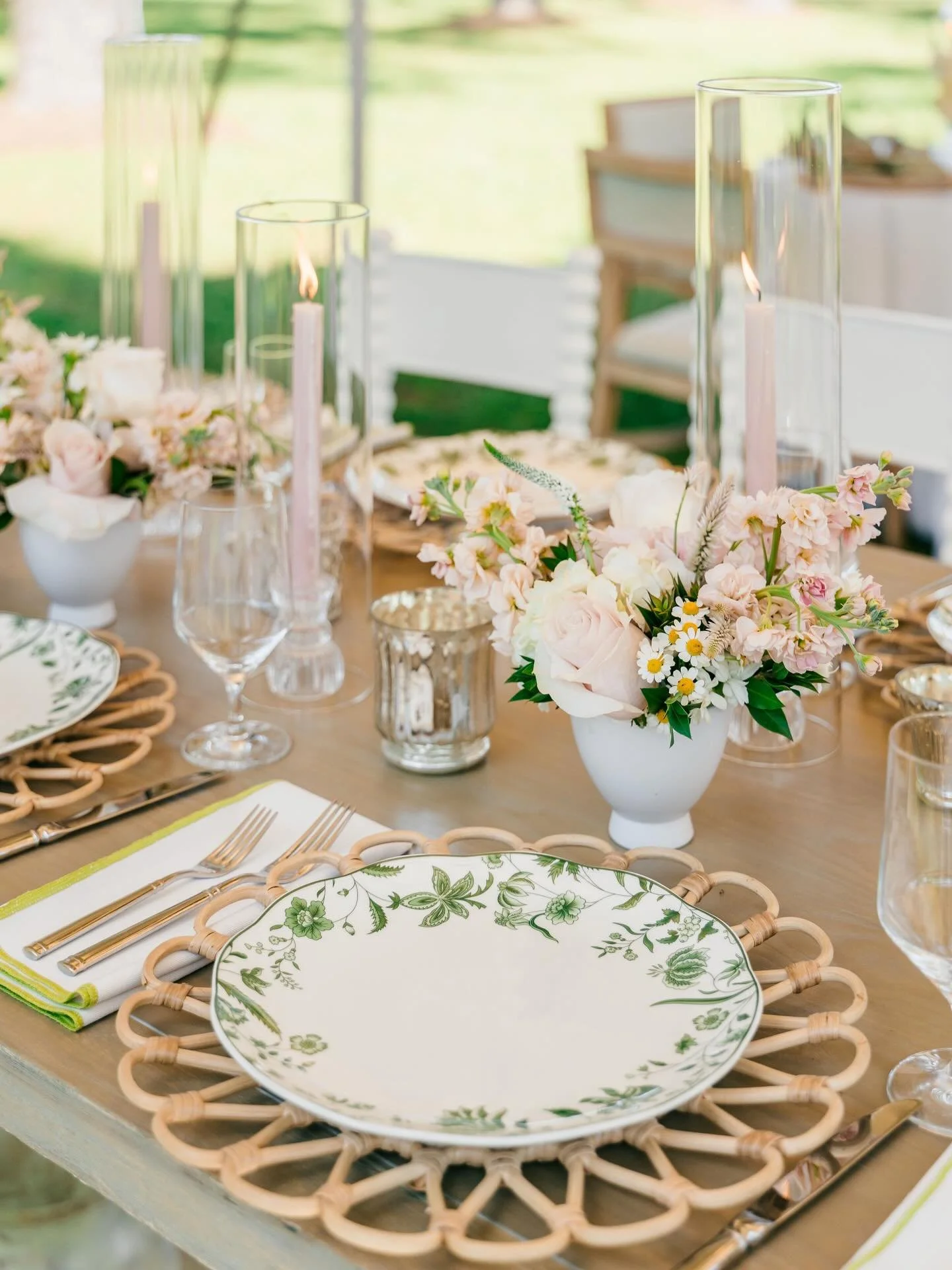 A soft pink palette is always pretty 💕 

@amiamarcell 
@farmerblue 
@downtowncateringcompany 
@beachviewevents 
@selecteventgroupsavannah 
@shakenandstirredmixologysc 
@dflavorcc 
@zachtraverproductions 
@southerngrazingcharbar 
@alanamediaco

#hhiw