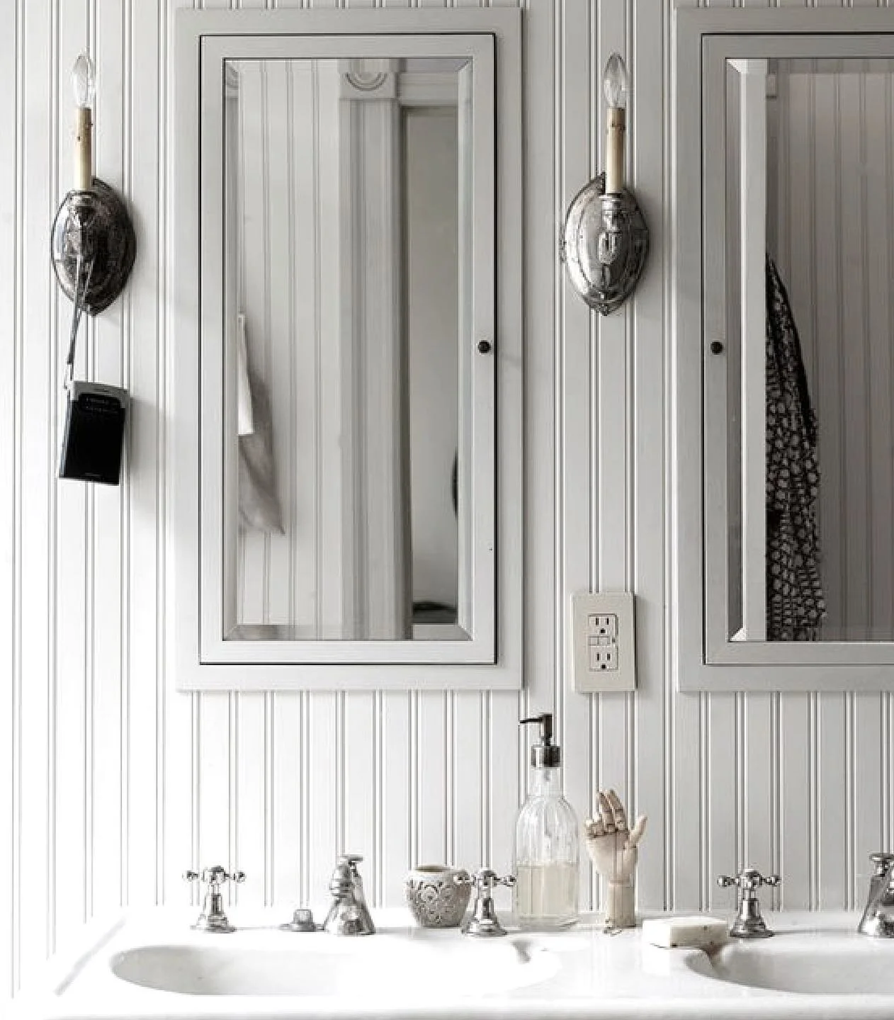 NYC + Swedish style via @elledecoration_es PH @petrabindel 
-
-
-
-
#swedishstyle #elledecor #nycstyle #bathroomdesign