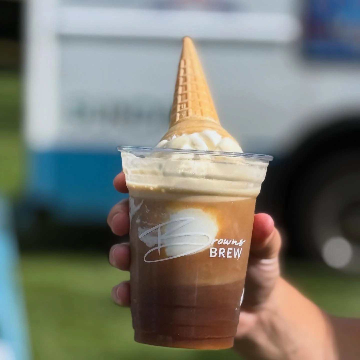 cold brew + vanilla ice cream = summer, served ☕️🍦☀️