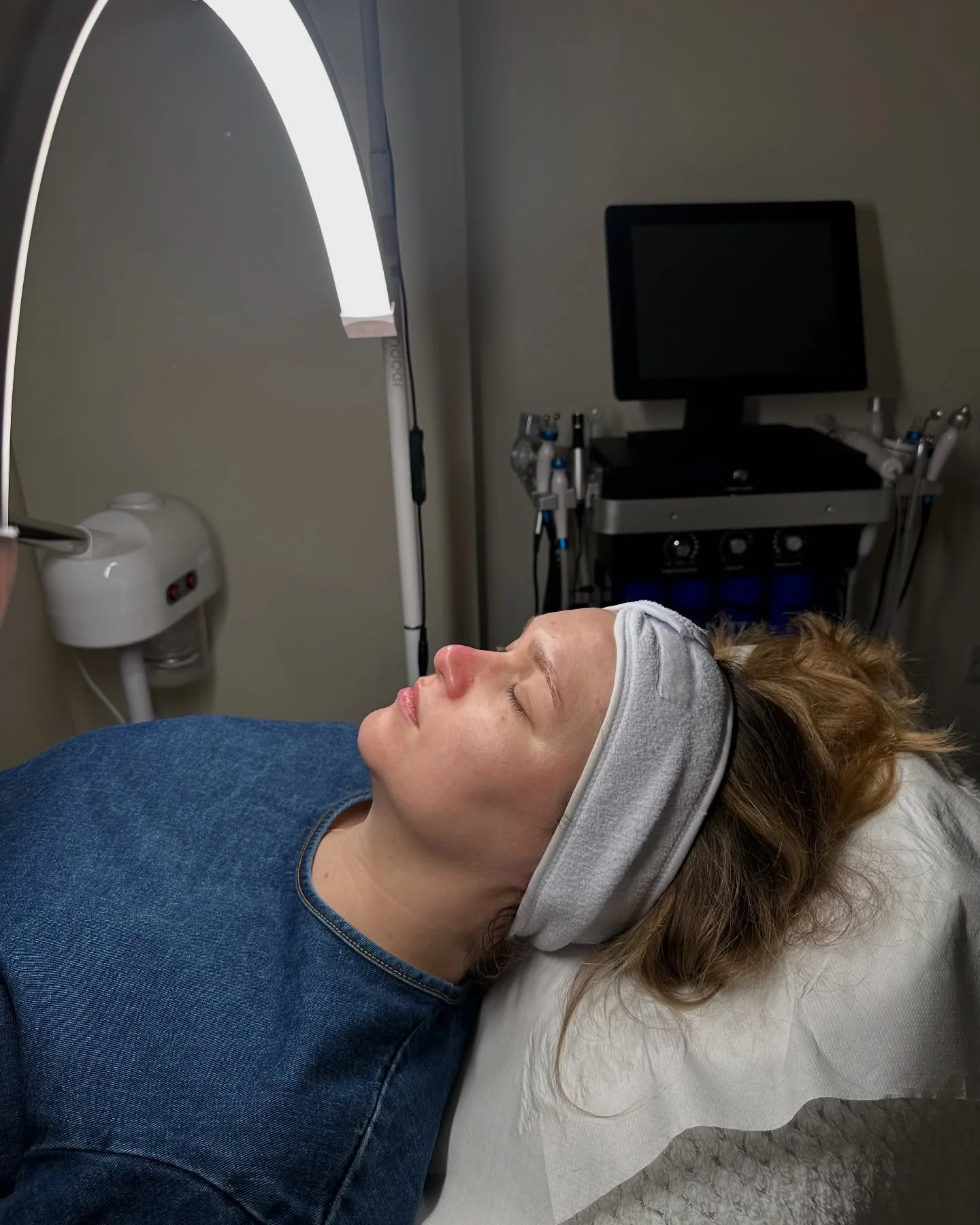 January is for relaxing & recharging π΄ And what better way to do so than with a facial treatment? 
Even better, when you book in January, you will be given a FREE medical grade cleanser worth up to £36!
Run don’t walk ππ»‍βοΈ