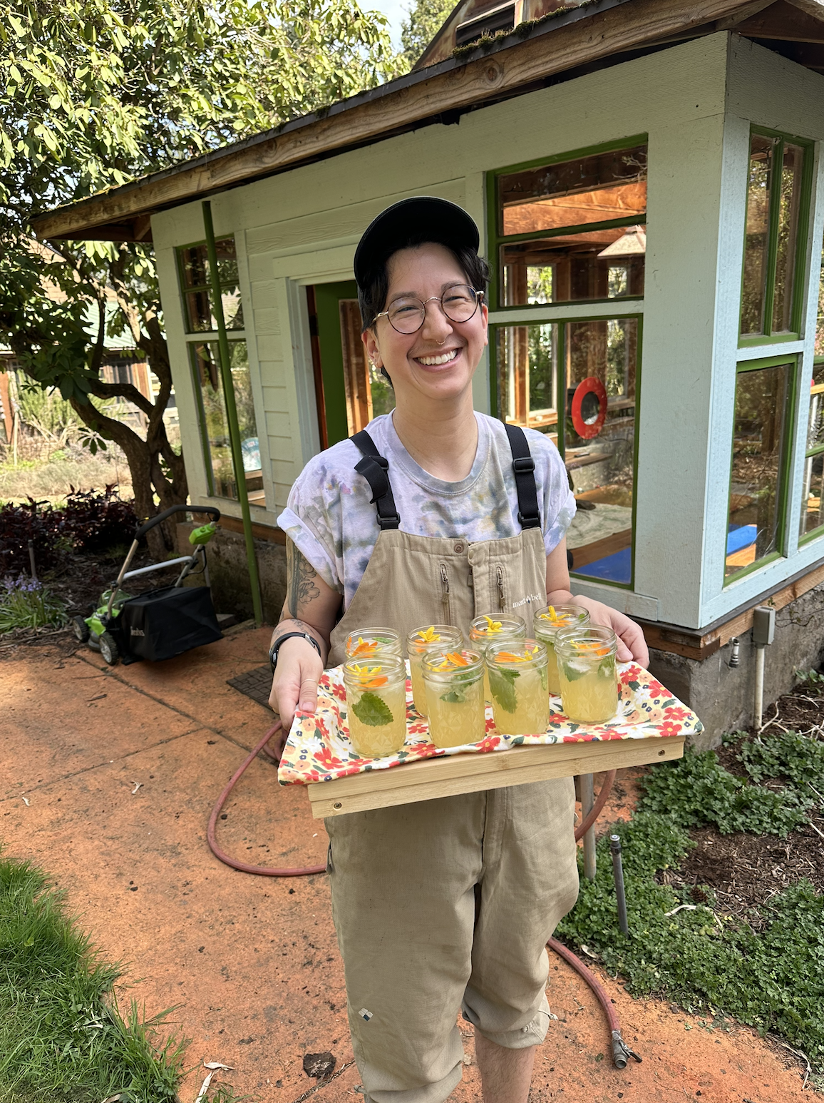 Never Faull holding a tray with delicious lemonade