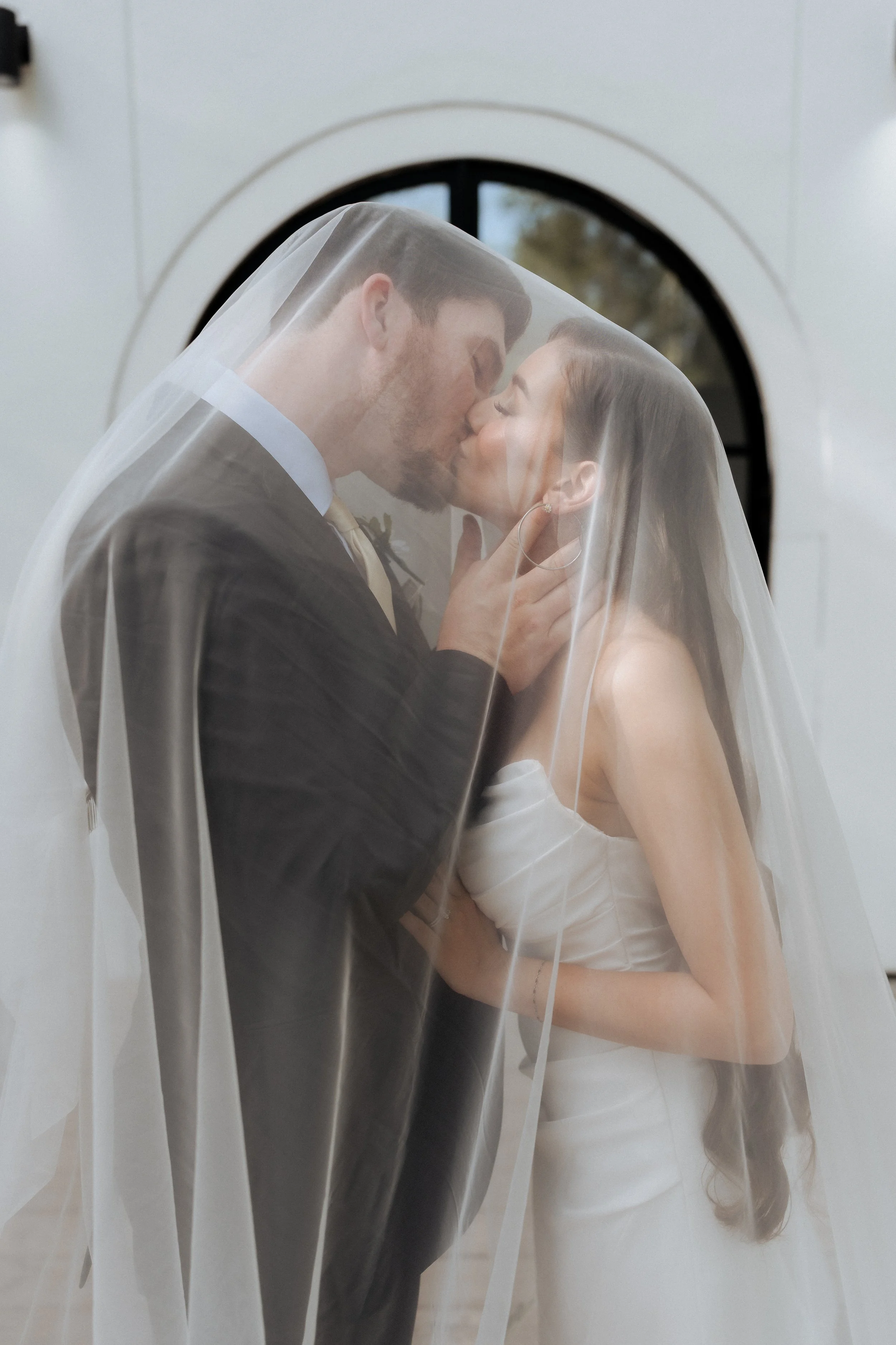 Daisy & Kyle kiss RIMAS FILMS Miami Photographer & Videographer-1.jpg