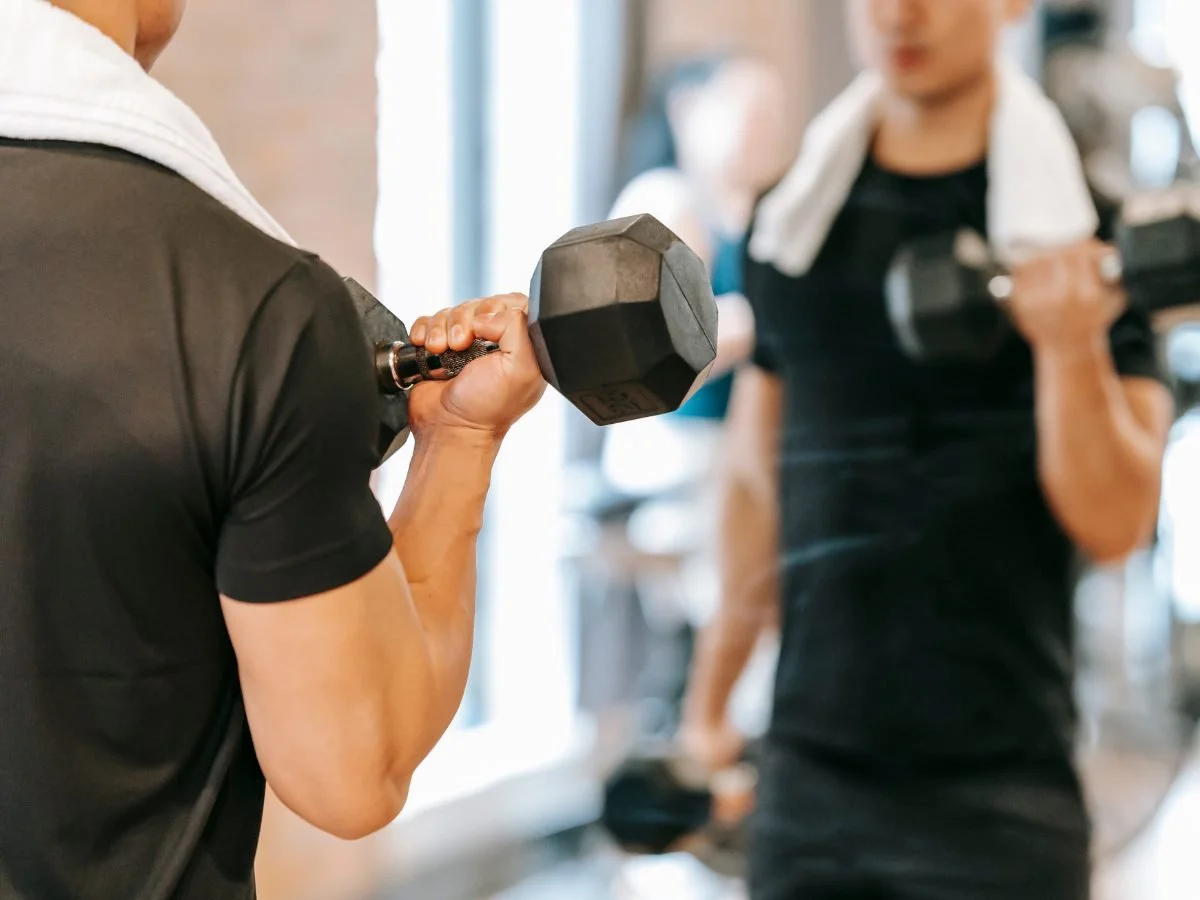 What Is the Best Workout to Build Muscle Without Steroids?