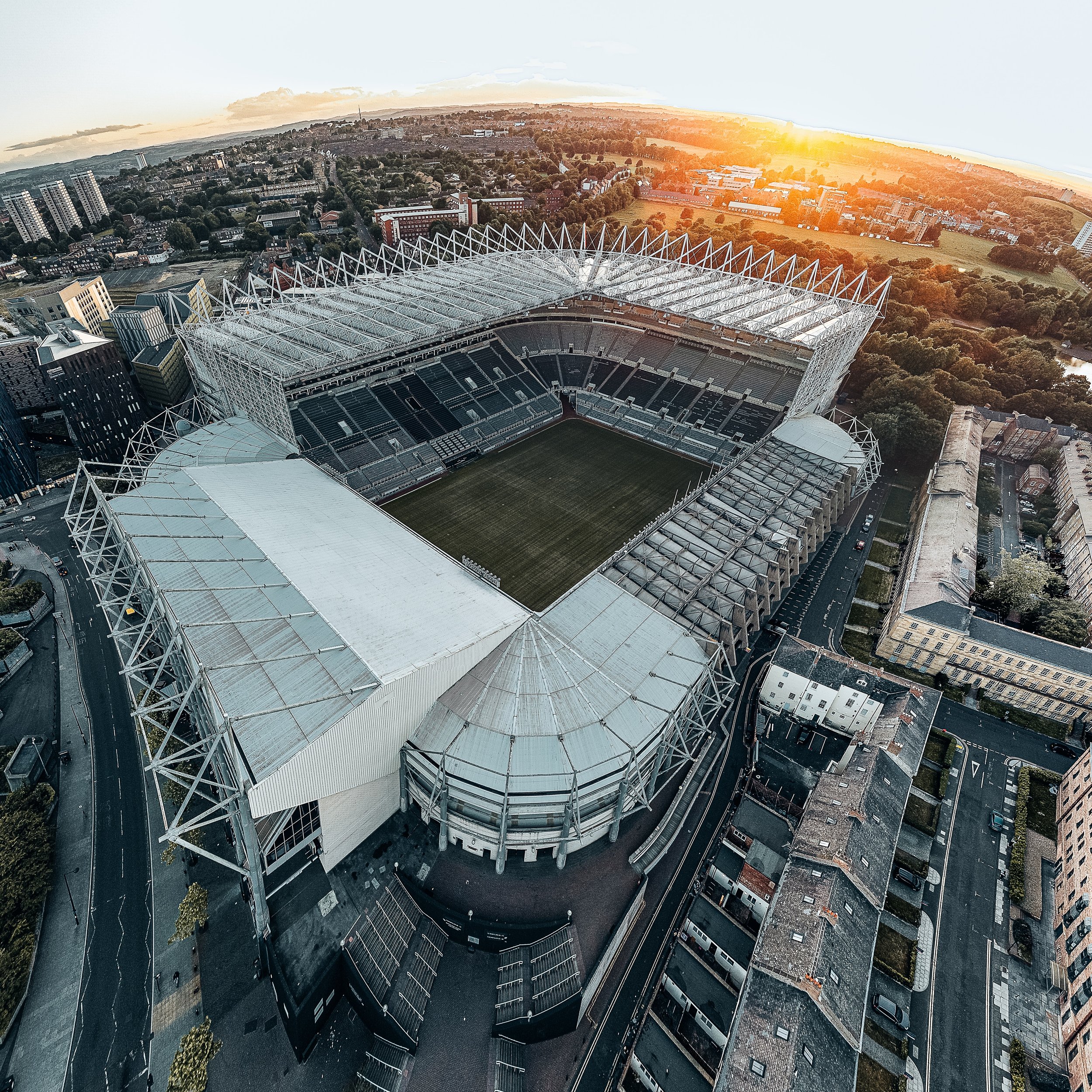 S T .  J A M E S &rsquo;  P A R K
Very excited to be returning to St James&rsquo; Park this weekend to see @nufc take on @spursofficial! Howay the lads! 🖤🤍 
We won&rsquo;t talk about the seagulls who wanted to eat my drone as I was taking this shot