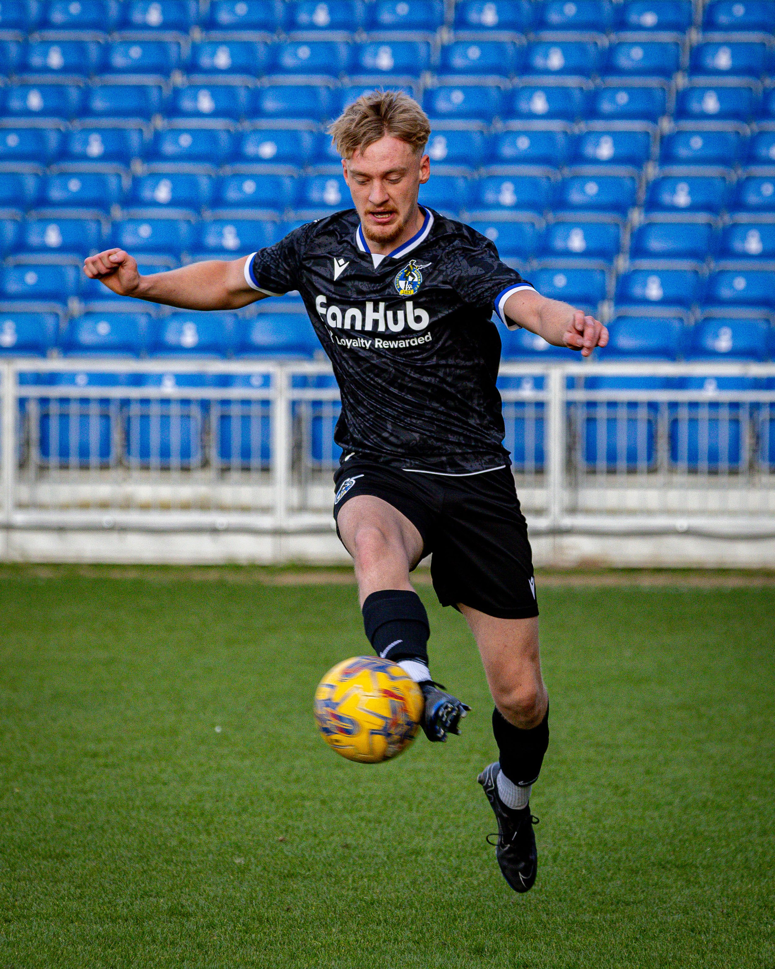 290426-BristolRoversFan-Day1-Arrivals8x10-2.jpg