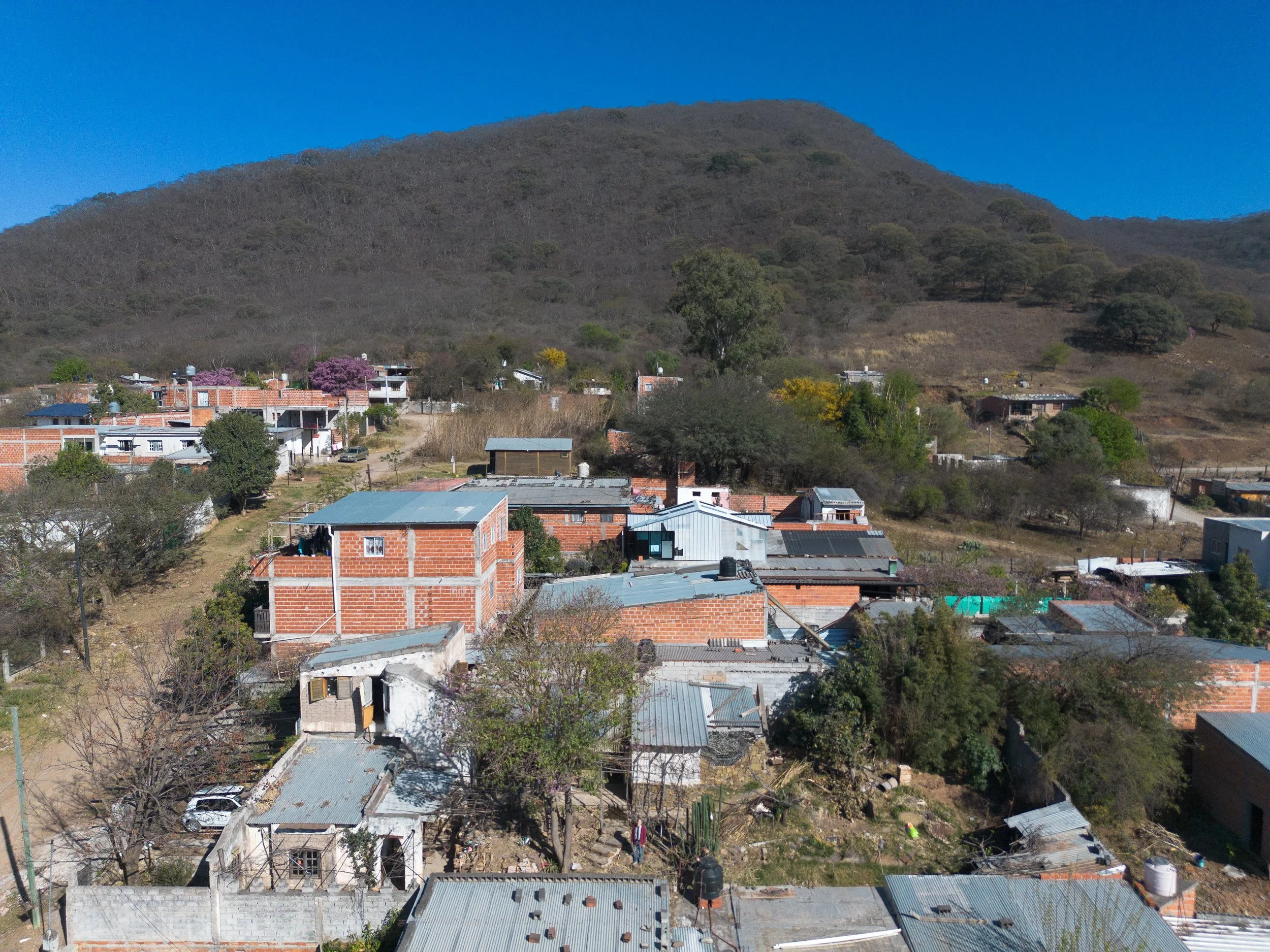  Una vista aérea de la casa de Osvaldo Cassina con los cerros salteños de fondo, martes 25 de agosto del 2026.