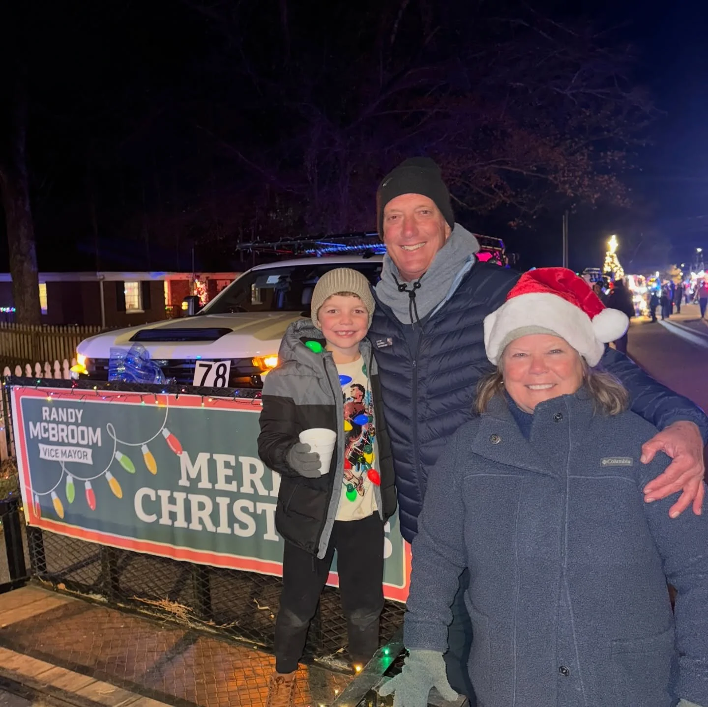 Merry Christmas! 🎄🎁 #christmasparade #columbiatn