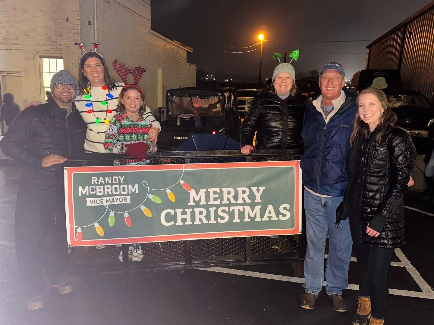 Christmas Parade ✅ 🎄☔️ Great job to @columbiatnmainstreet @visitcolumbia @cityofcolumbiatn @columbiapdtn @columbiatnfire @columbia_public_works!! 👏🏻