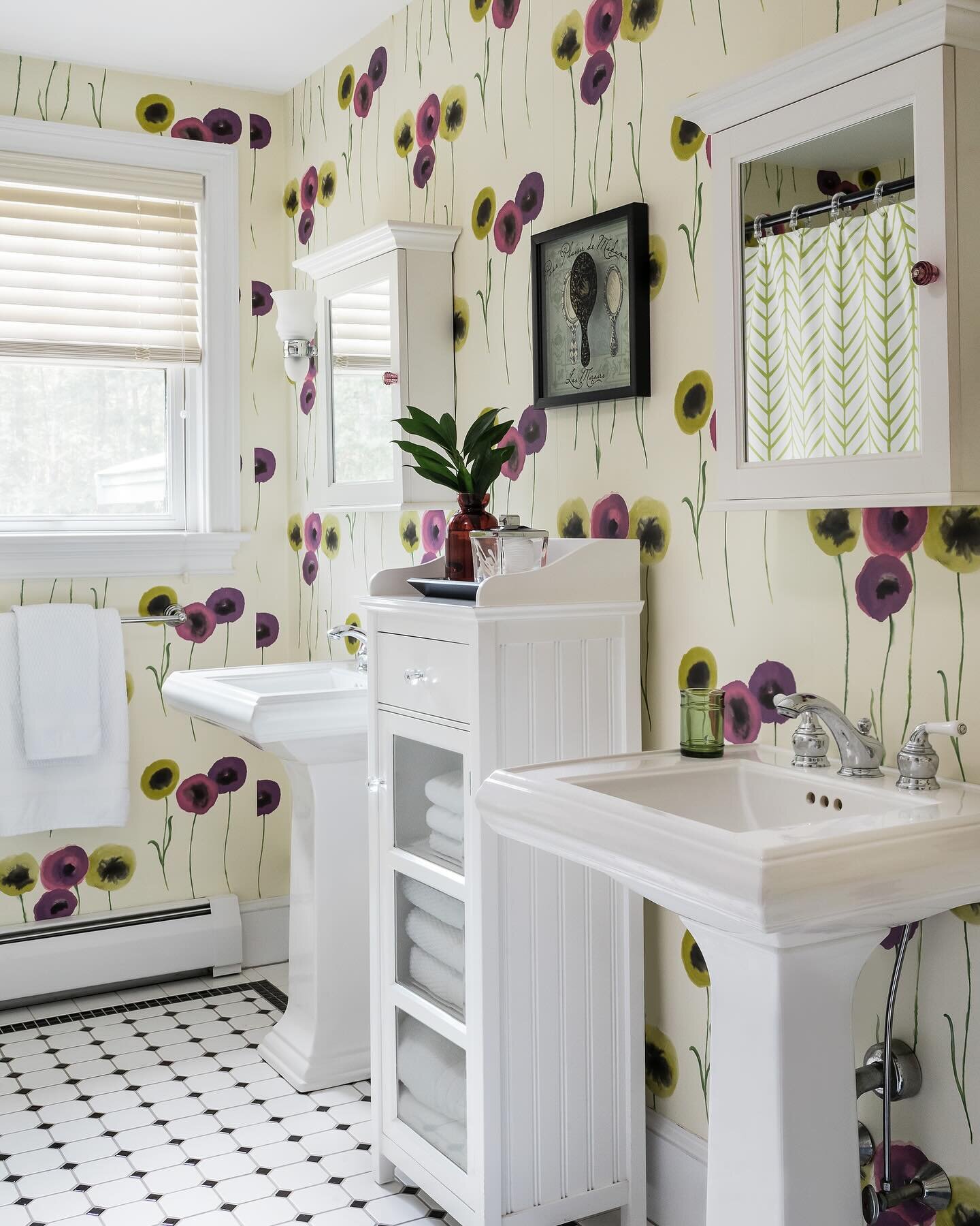 I love to mix patterns in our design work&hellip; when done thoughtfully, mixing brings a space to life! No matter the space, I always start with how my clients want it to feel and leave room to be inspired from there. 

We designed this bathroom to 