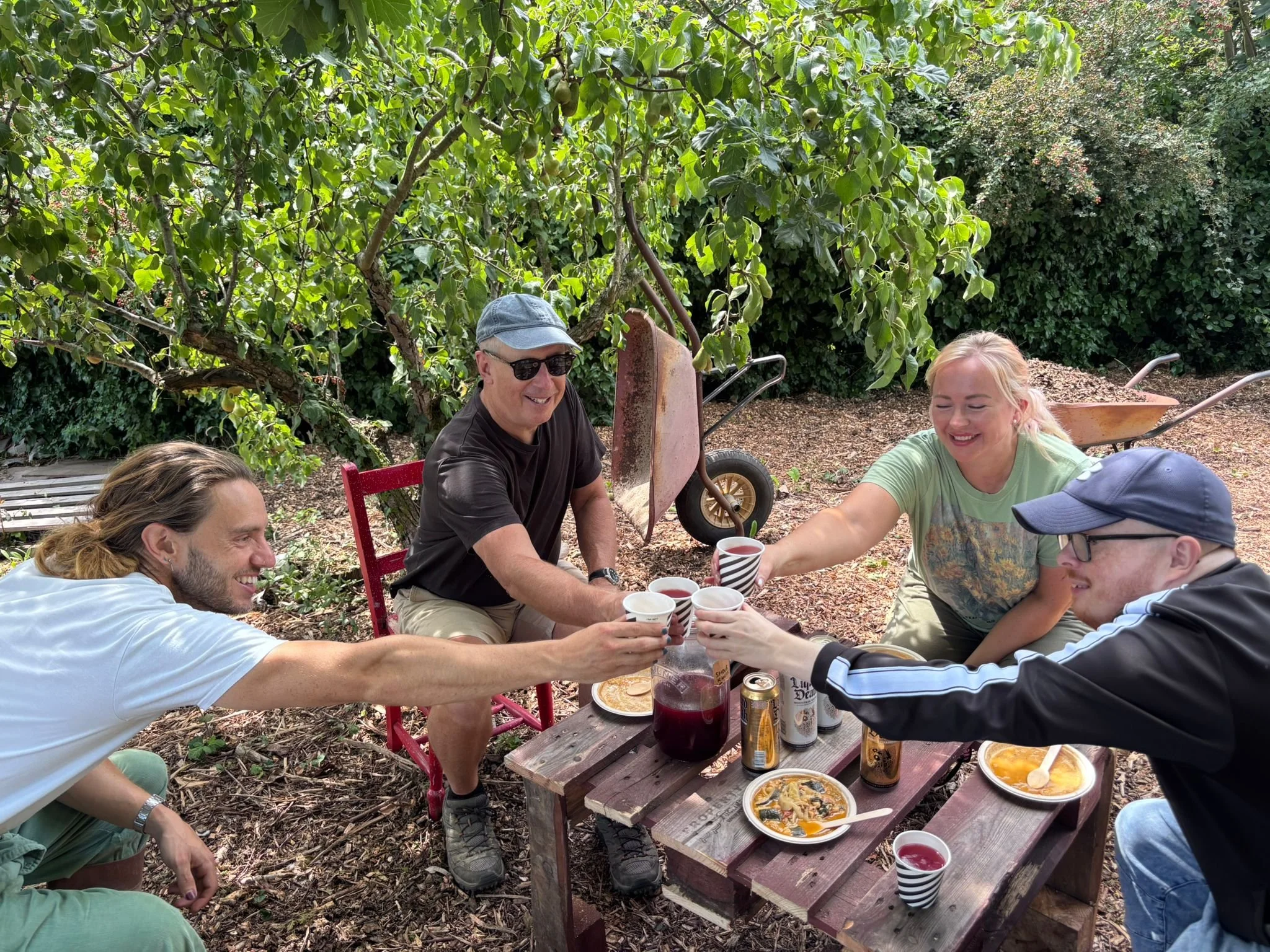 With Summer behind us, we would like to carve out some time to celebrate the changing of seasons and all our lovely volunteers: past, present and future! 

To those who have helped us build up the plot from scratch and those who would like to continu