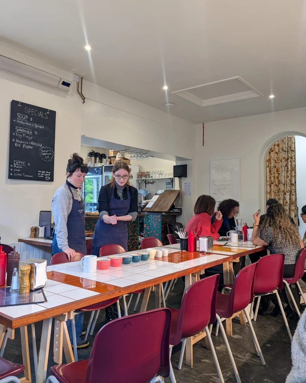 Casey has been training in barista skills this week and has been picking it all up so quickly! 

Here she is learning the different coffee's and some examples of her latte art (SWIPE)! Amazing work Casey!