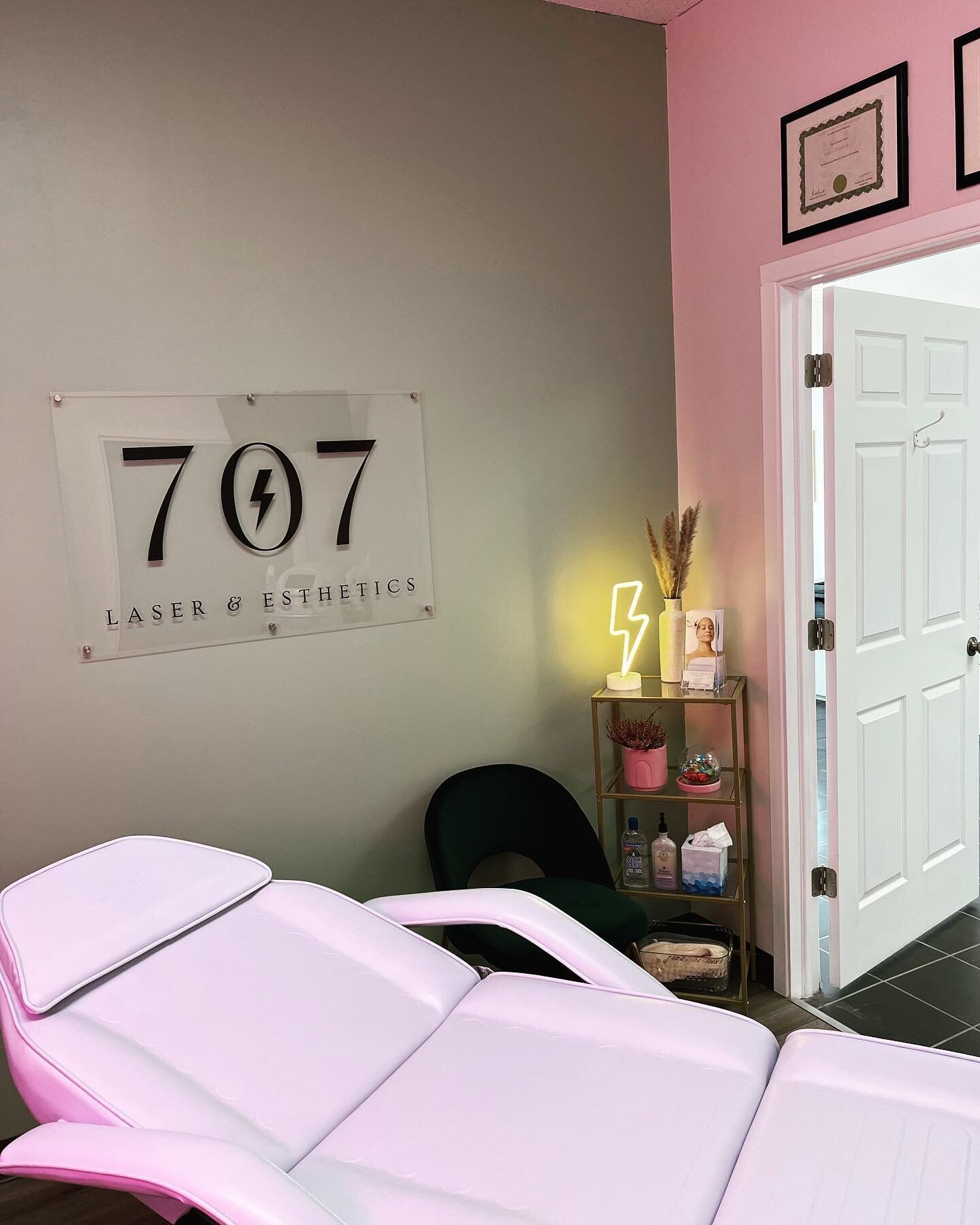 Welcome to 707 𝟚.𝟘✨
Same cozy vibe, new location! 
184 Scott Street St. Catharines
🩷🤍💚