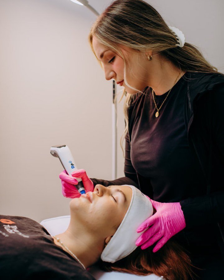 Microneedling is one of the fastest growing minimally invasive skin treatments - &amp; for good reason👏 It literally forces your skin to repair itself by increasing the production of collagen and elastin, and encouraging rapid cell turnover.

✨ Brig