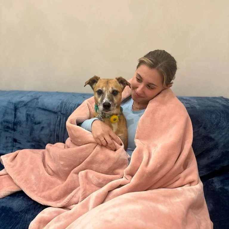Comfort is the best medicine.
We know that being in the hospital can raise a pet’s anxiety. At Wave Veterinary Emergency and Wellness Center, clients are always welcome to stay with their pet when they need a little extra love and reassurance.