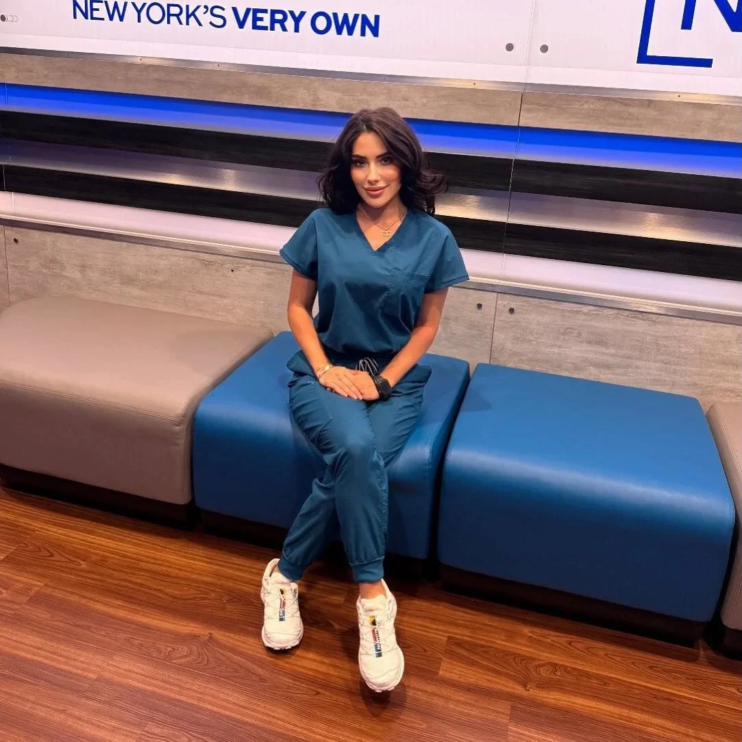 Meet Dr. Christine Pedranghelu! 🌊 🐾 
We&rsquo;re so lucky to have her caring for pets here at @wavehamptons ! 

Dr. Pedranghelu graduated from Western University of Health Sciences in Pomona, CA and brings a diverse background in Emergency, Zoo &am