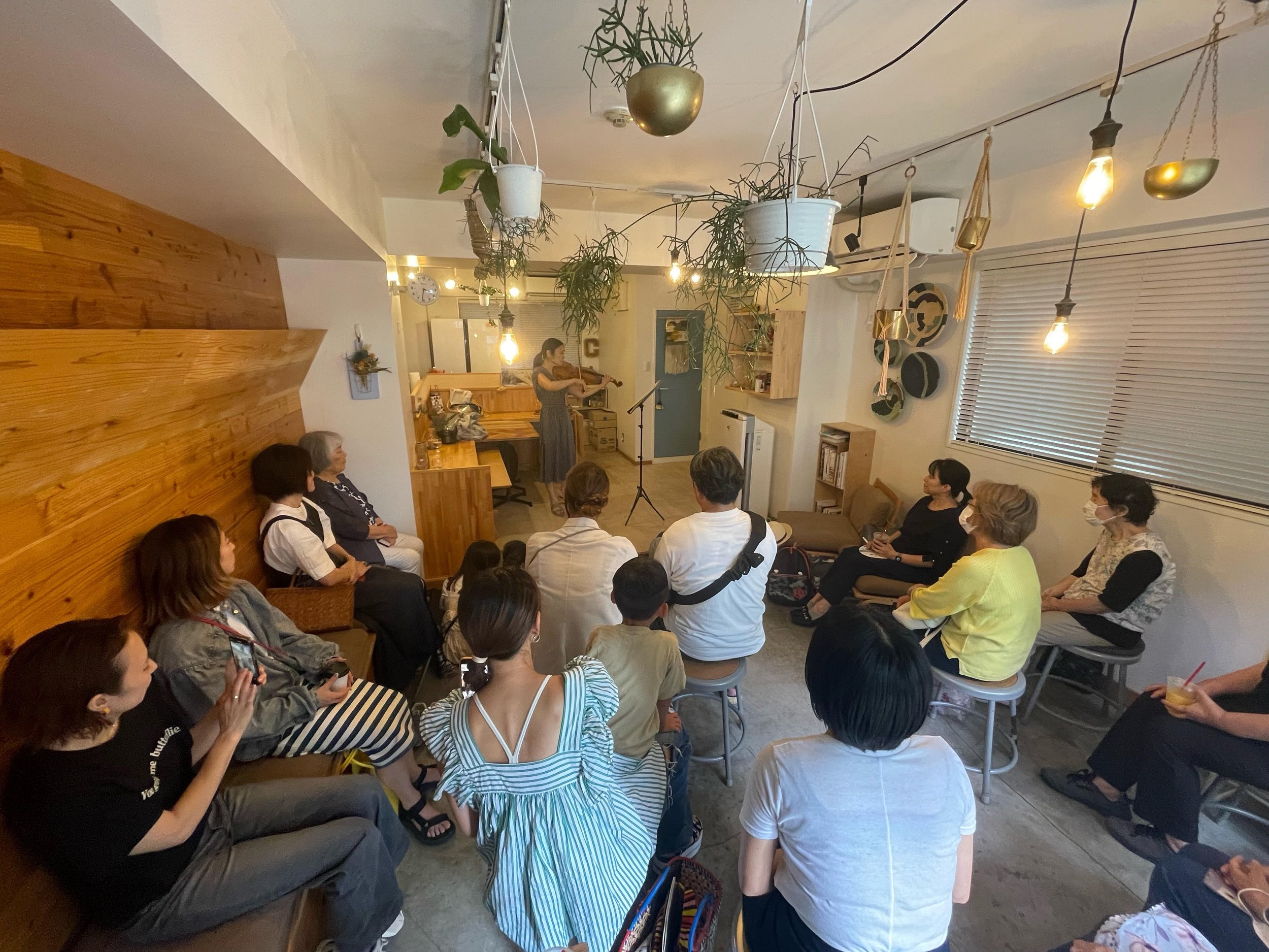MahokoViolaCafe4.jpg