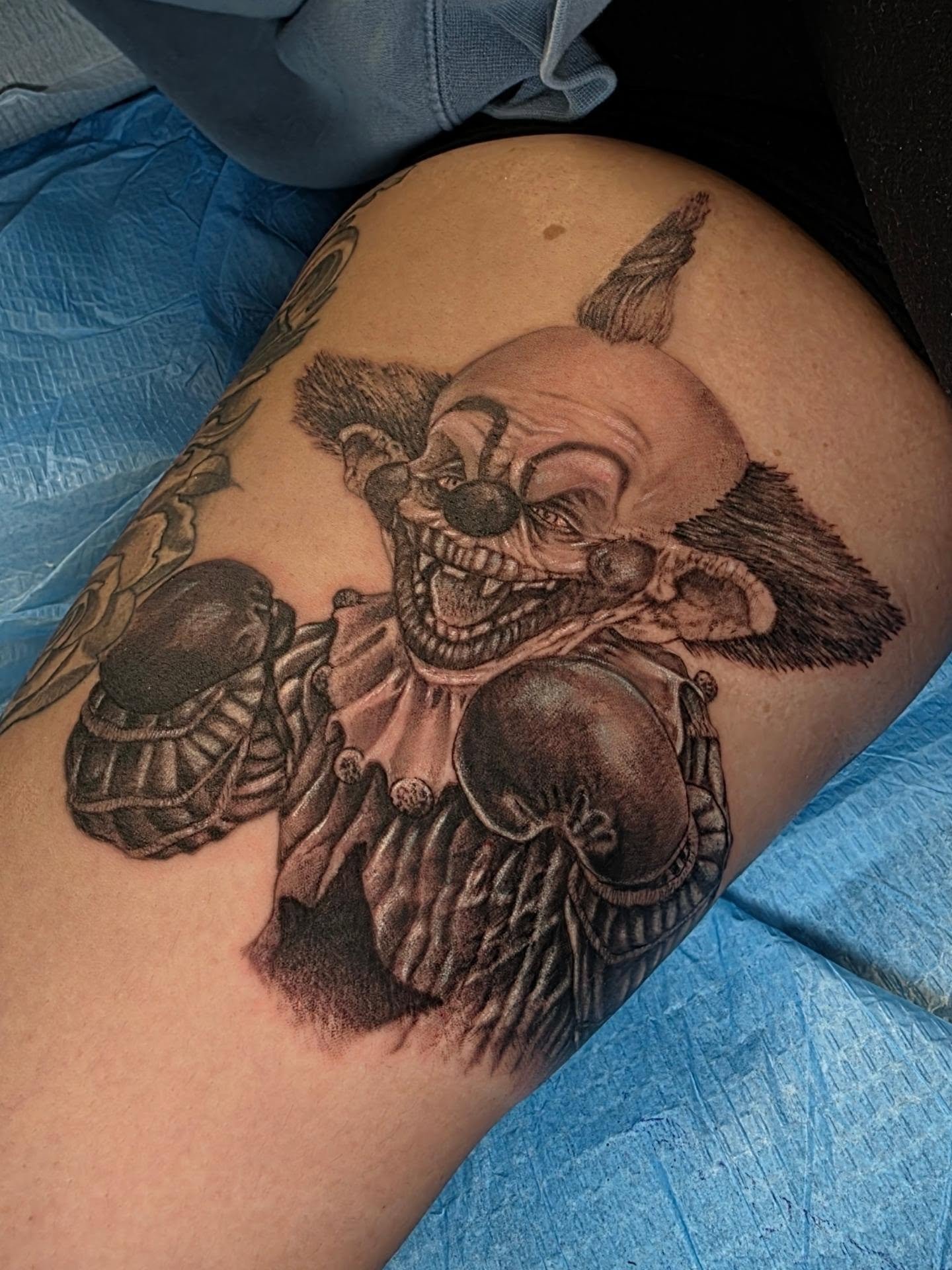 Killer Klown Shorty done by Ronny @dapperskunk 
His books are always open so call the shop 856-362-5873 or message to book your appointment with him
#tattoos #tattoos #horrormovies #newjerseytattooshop