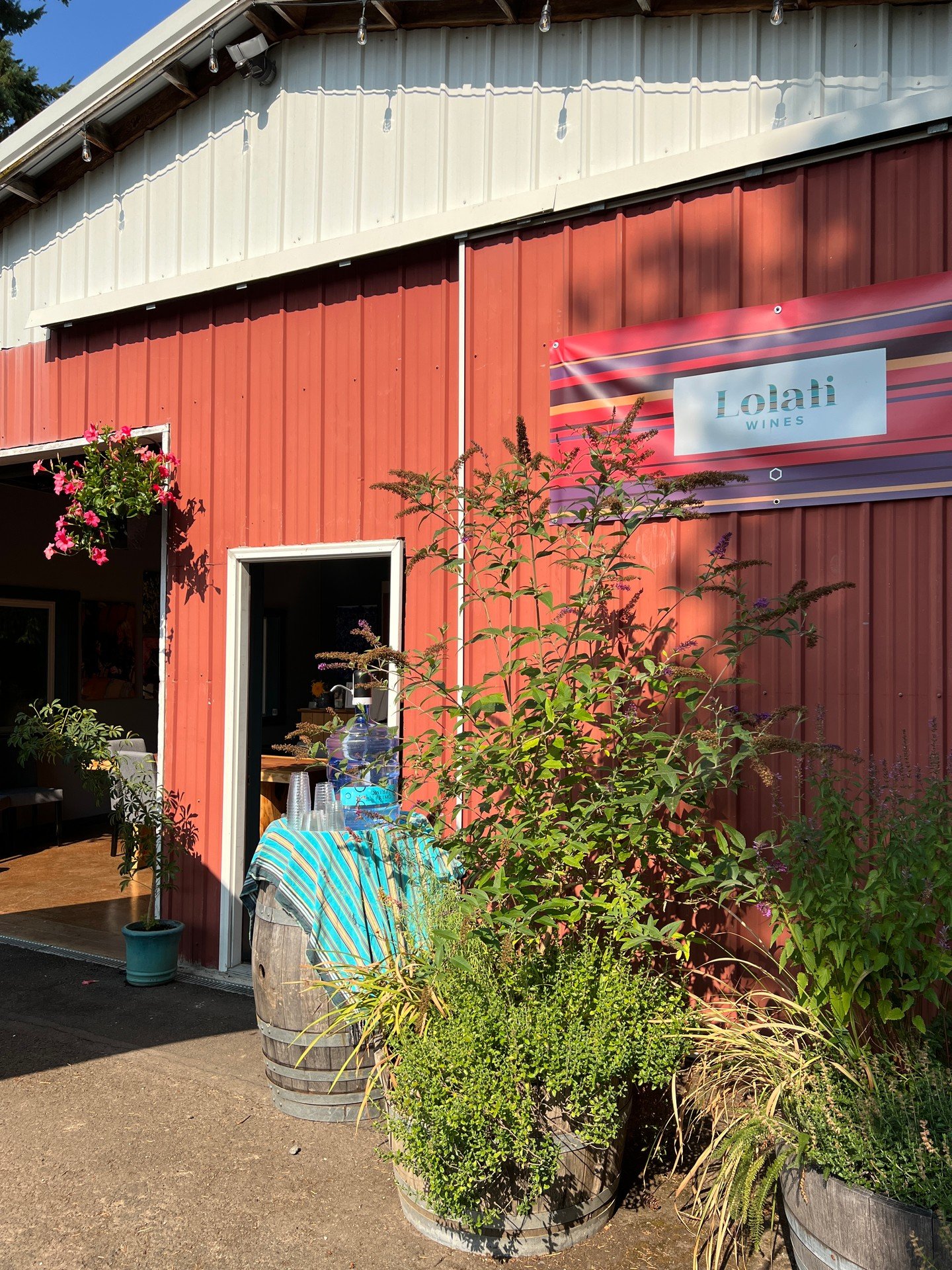 While I may be running around in Europe, the tasting room is still open for reservations this Memorial Weekend! Send us a DM to book your appointment Friday-Sunday this weekend. It'll be great weather for wine tasting!

Pro tip: Download the Tualatin