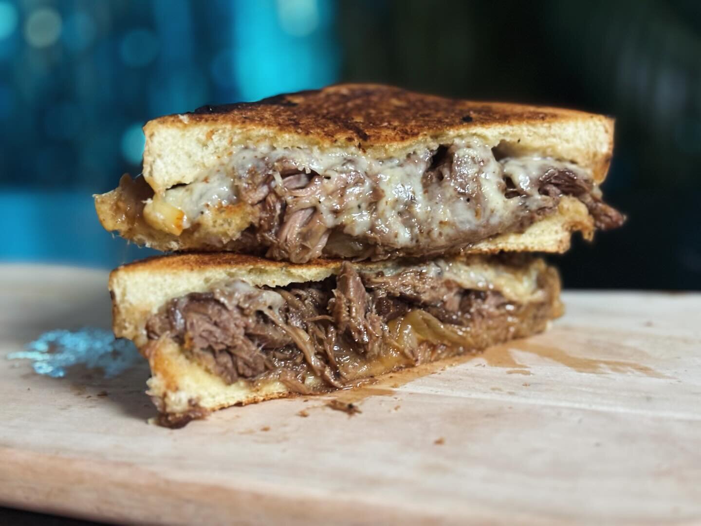 WEEKEND SPECIAL: Beef Debris Grilled Cheese. 

Treat yourself to this decadence and a drink @royalpalmschicago today and tomorrow! 🥳