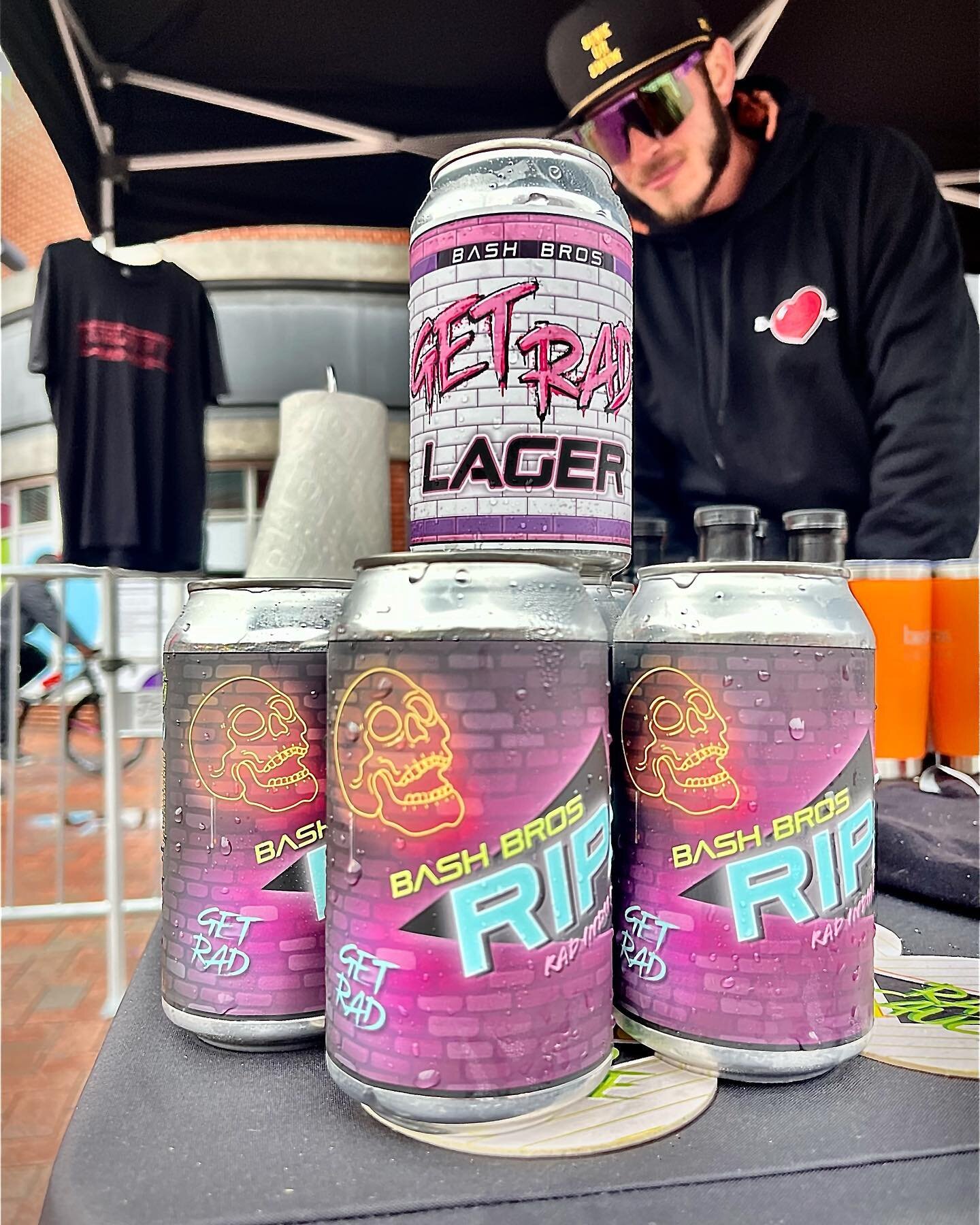 Who&rsquo;s drinking GET RAD and RIPA&rsquo;S this Thirsty Thursday? Well if you are, RAD, if not you&rsquo;d be a lot cooler if you were!
.
If your liquor store, Bar or Restaurant needs it, hit us up or your rep at @otherside_beverage 
.
⚡️GET RAD⚡️