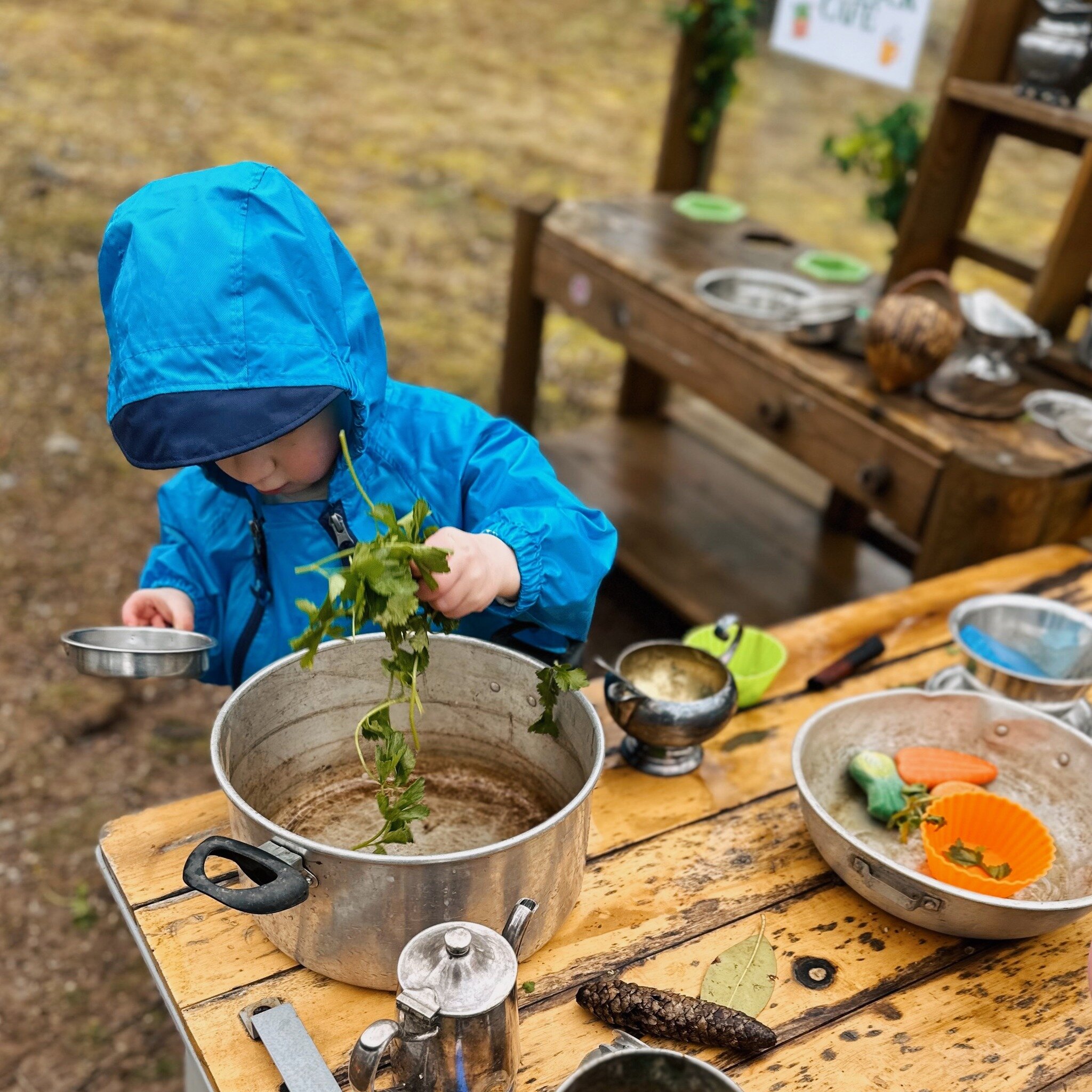 Getting into the St. Patrick&rsquo;s Day spirit with a little mud kitchen magic! 🍀 Who needs a leprechaun&rsquo;s pot of gold when you&rsquo;ve got a pot of green goodness? 😉 #littlelunas