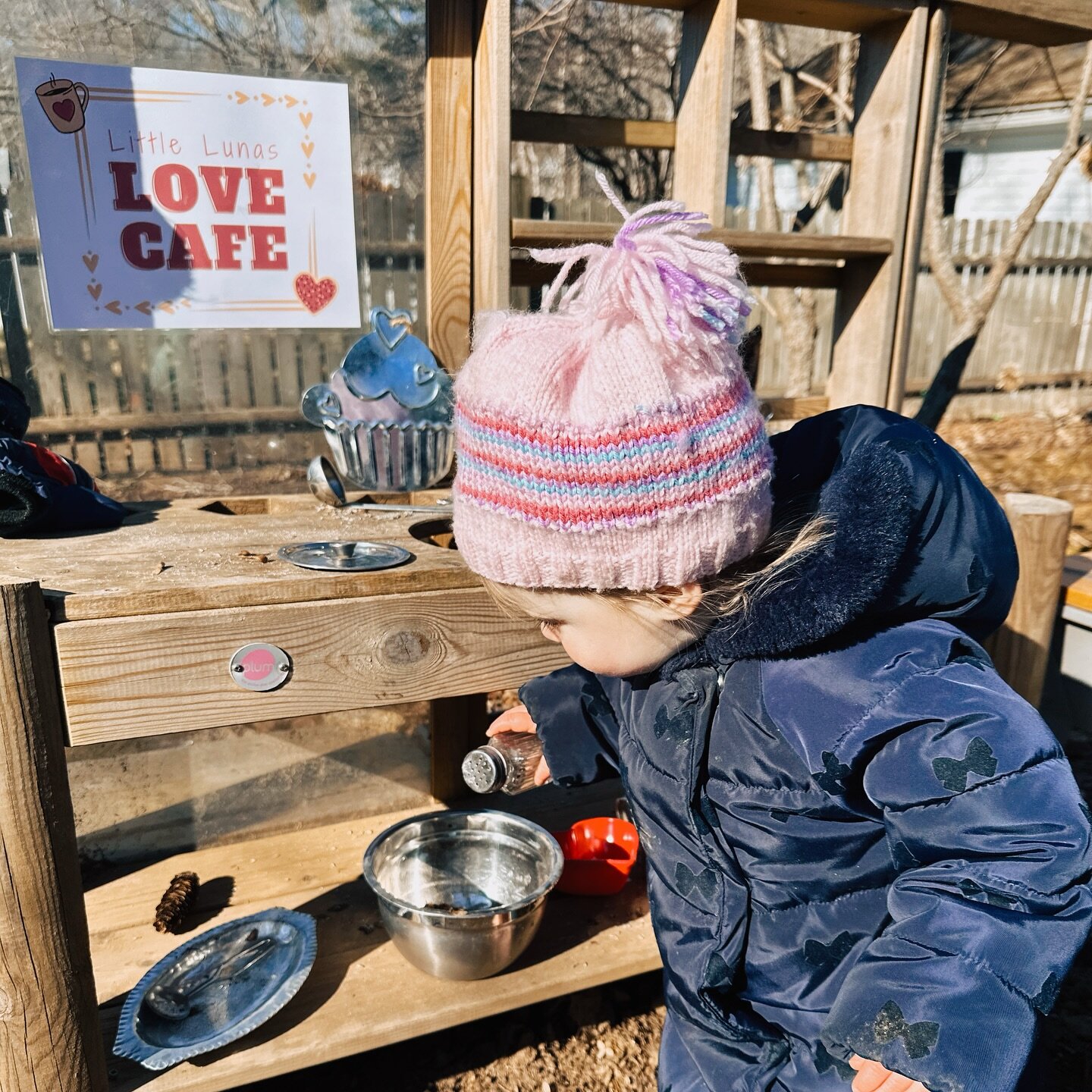 ❤️ Little Lunas Love Caf&eacute; ❤️- a local favorite, thanks to its delicious mud coffee and flower cakes. #littlelunas