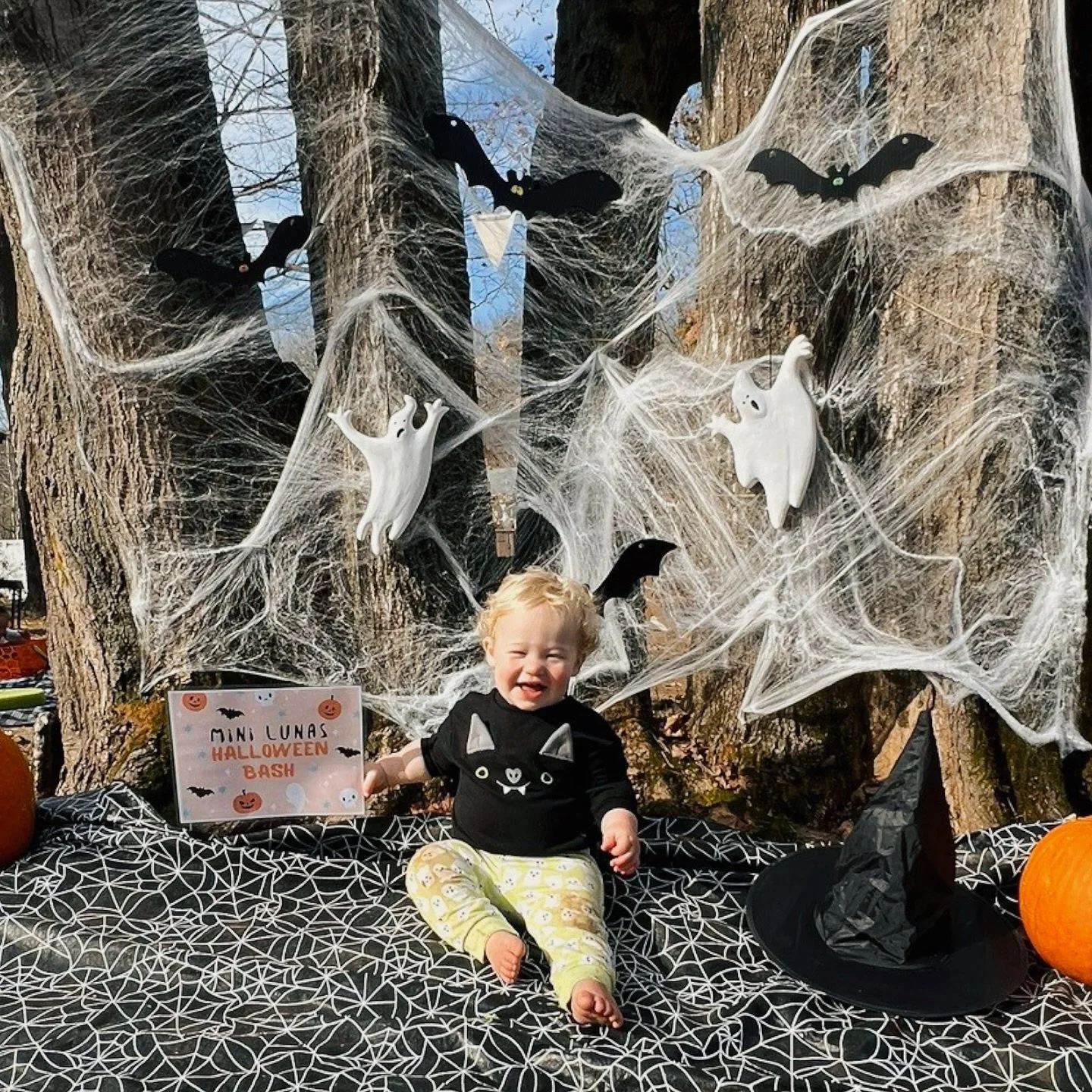 Happy Halloween! 🦇 Dropping some cuteness from yesterday&rsquo;s Mini Lunas Halloween celebration. Here&rsquo;s our little bat showing off at the photo booth! 🎃👻