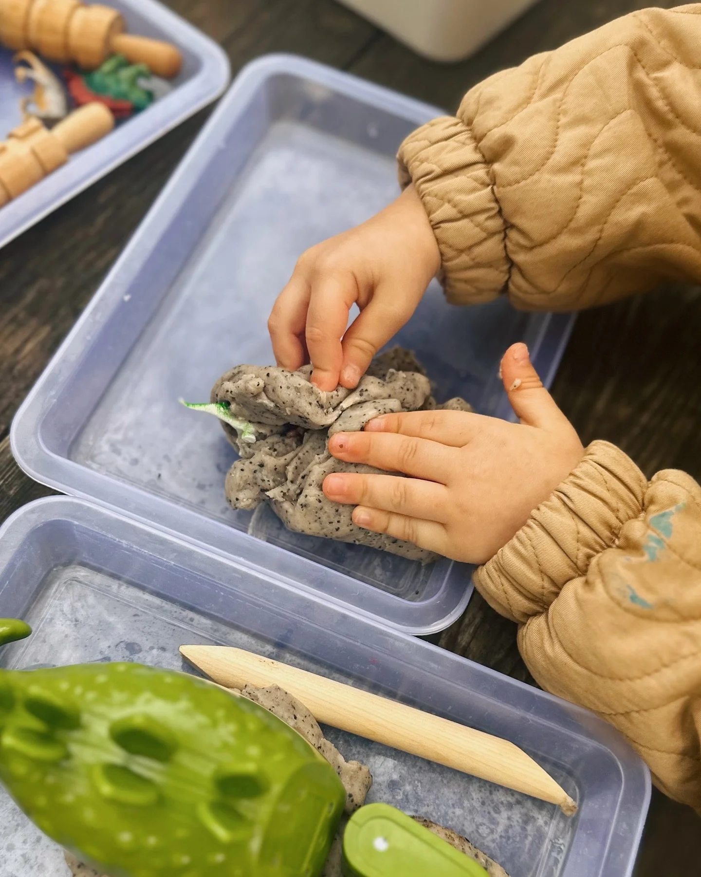 🖐️ Before kids can write, they have to squish.

🌿 Parent Tip: Before children can hold a pencil, they need to build strength and coordination in their little hands. That&rsquo;s why activities like rolling, squishing, and pinching playdough are so 