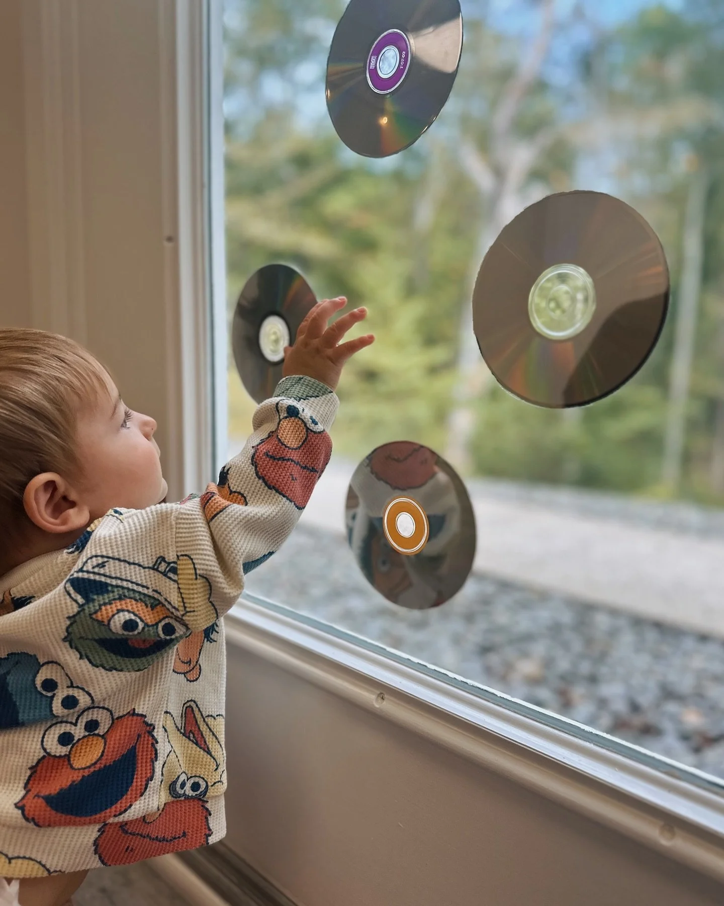 ✨ Snapshots from this week&rsquo;s playgroups ✨
 1&ndash;2: BSC (7&ndash;12 mos.) &mdash; our &ldquo;making music&rdquo; theme was a hit! The babies loved spotting their reflections in the CDs on the windows 🎶
 3&ndash;4: Mini Lunas (12-24 mos.) &md